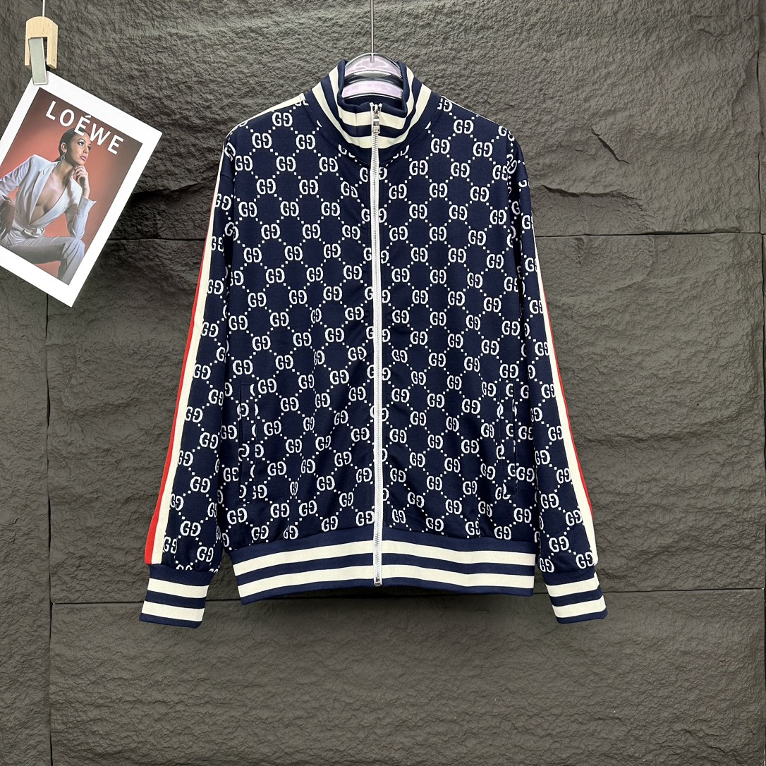 Gucci 2024 nuevo modelo, chaqueta con cremallera unisex con cinta y logotipo estampado completo 🔥alta versión🔥alta ve…