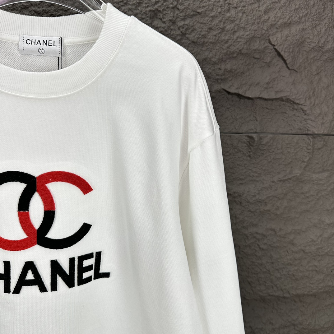2024 Chanel Puffer Jacket: High-End Couple’s Cortex with Letter Logo - 图片 4