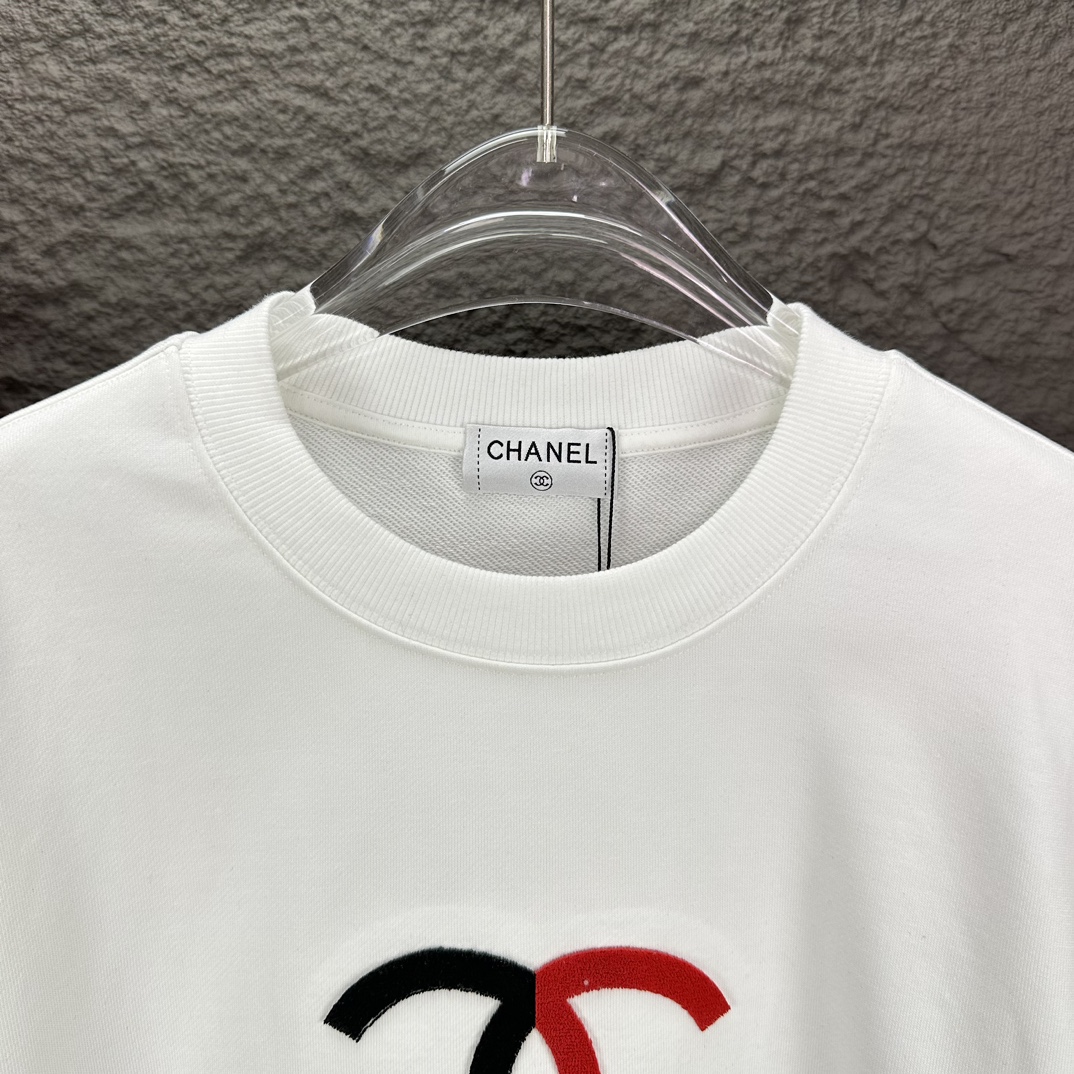 2024 Chanel Puffer Jacket: High-End Couple’s Cortex with Letter Logo - 图片 3