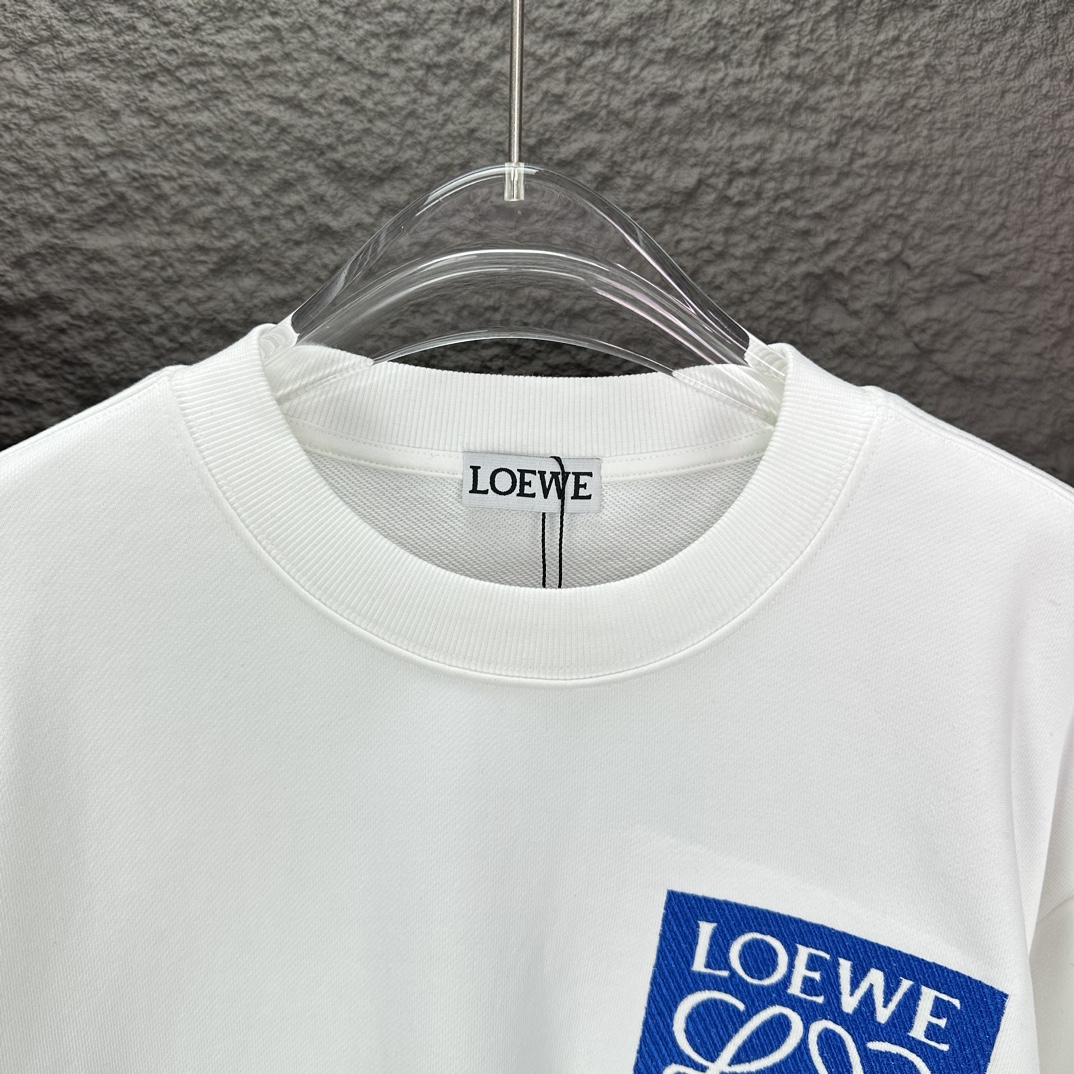 Loewe2024 Puffer Jacket with Embroidered Logo for Couples: High-End Fashion Statement - 图片 3