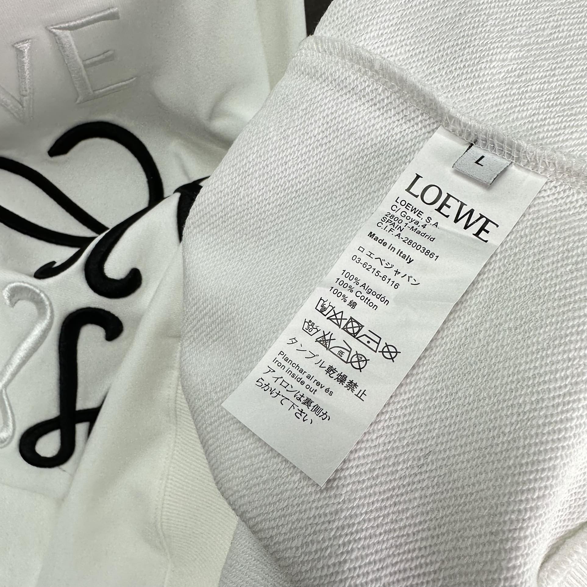 Loewe2024 Puffer Jacket with Embroidered Logo: High-End Couple’s Corset in Black and White - 图片 7