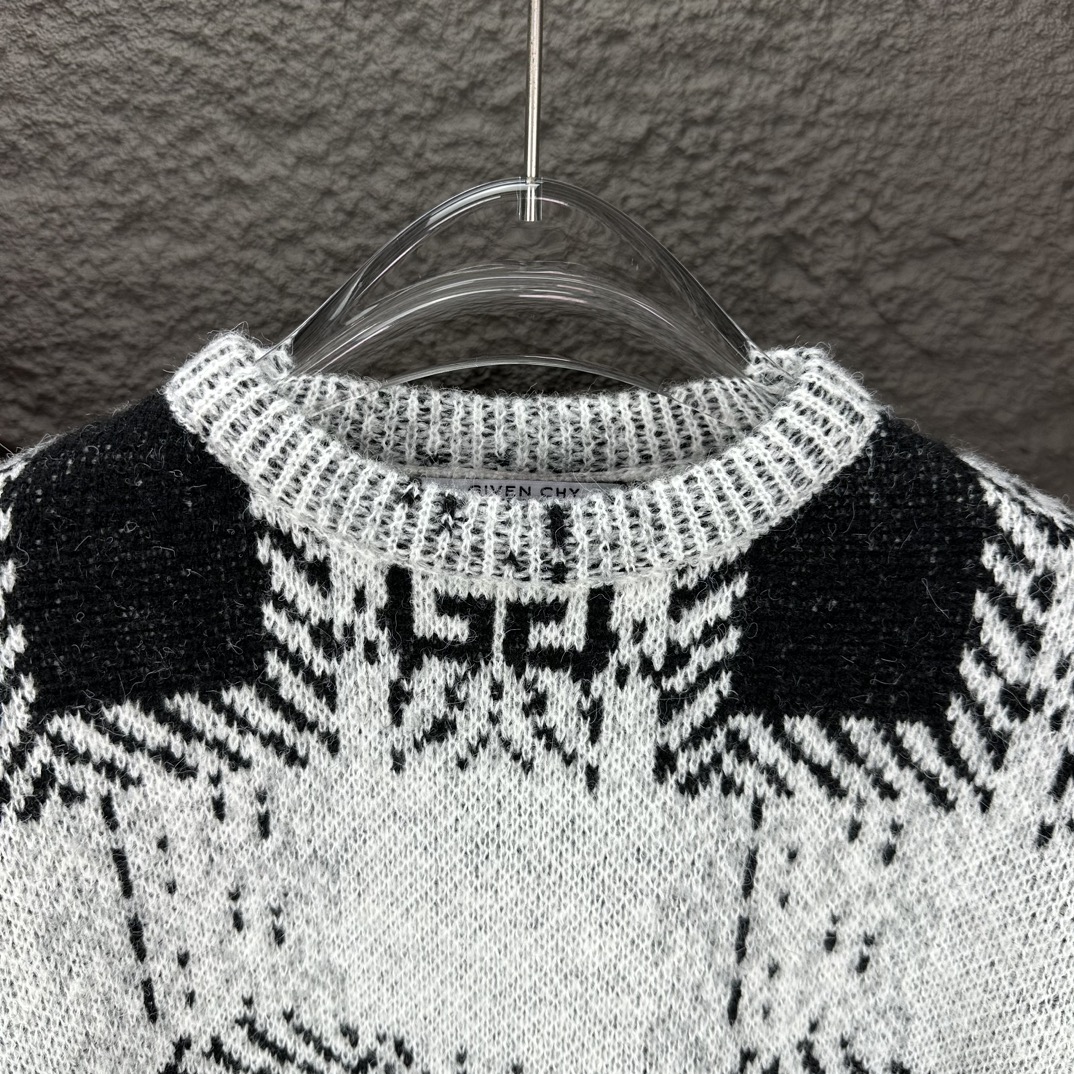 2024 New Gyvánze Plaque Logo Round-Collar Sweater in Grey, Unisex S-XL Sizes - 图片 3