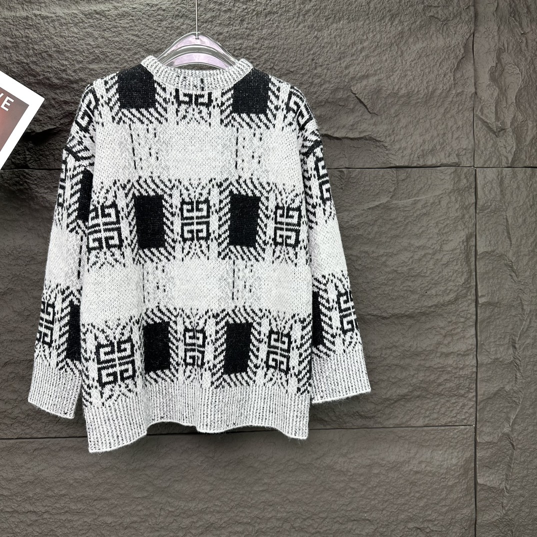 2024 New Gyvánze Plaque Logo Round-Collar Sweater in Grey, Unisex S-XL Sizes - 图片 7