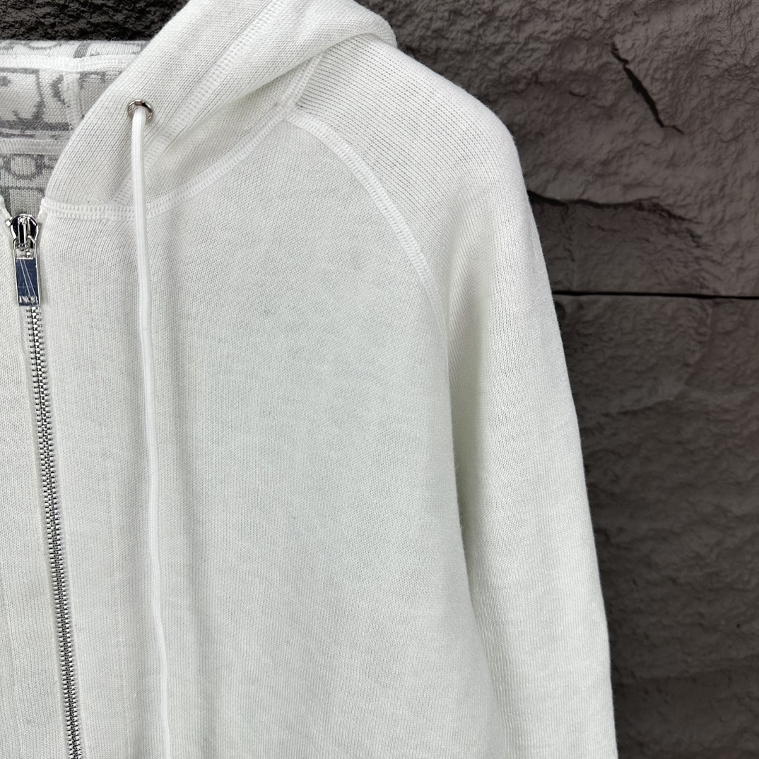 Luxury Cashmere Sweaters 2024: Top Version for Men and Women - 图片 4