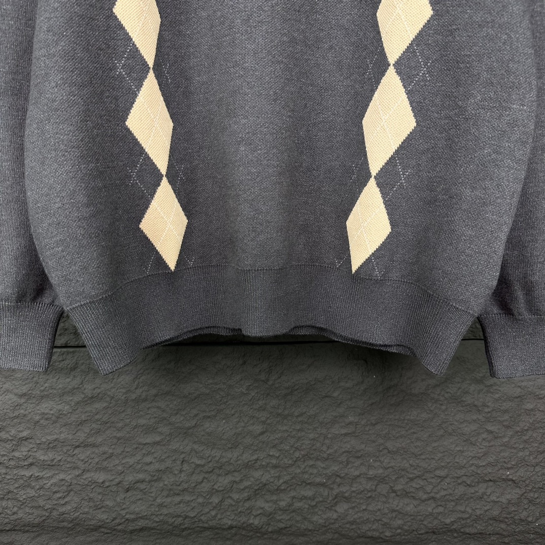 2024 MIU MIU Diamond-Shaped Knit Sweater: High-End Unisex Fashion Statement - 图片 7