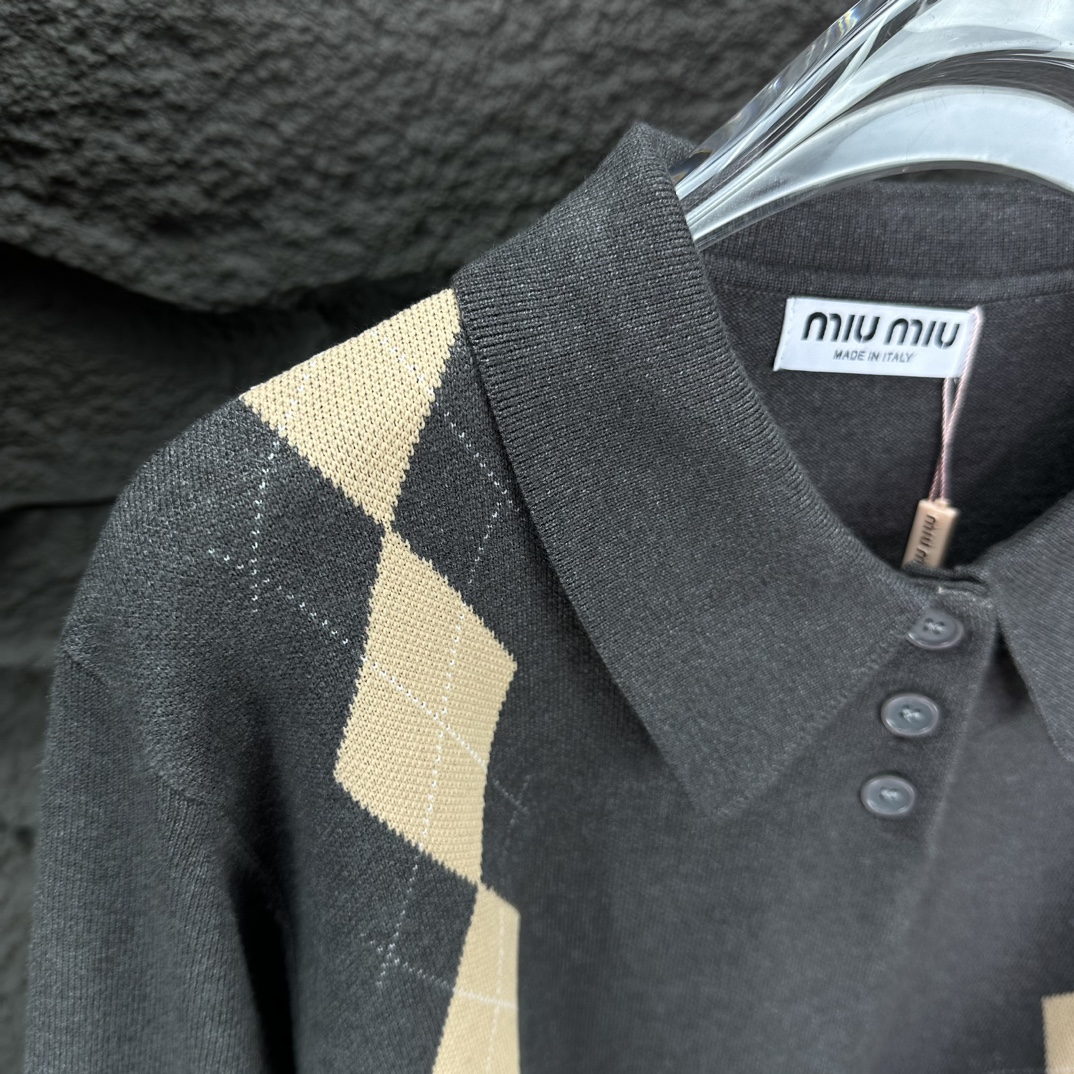 2024 MIU MIU Diamond-Shaped Knit Sweater: High-End Unisex Fashion Statement - 图片 6