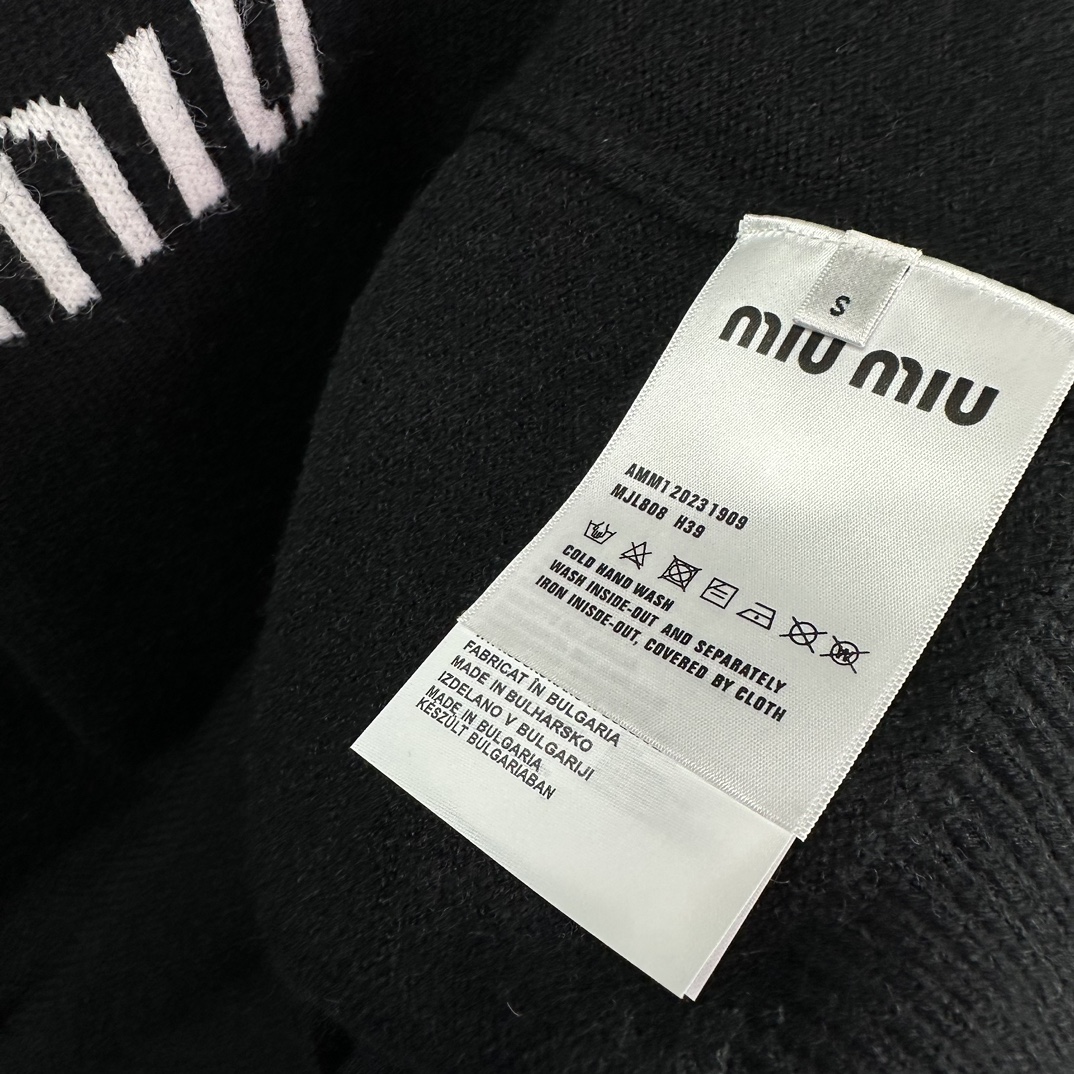 High-End Knit Sweater with New MiU MiU 2024 Logo – Fashionable and Comfortable - 图片 8