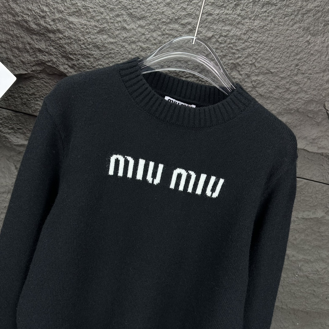High-End Knit Sweater with New MiU MiU 2024 Logo – Fashionable and Comfortable - 图片 6