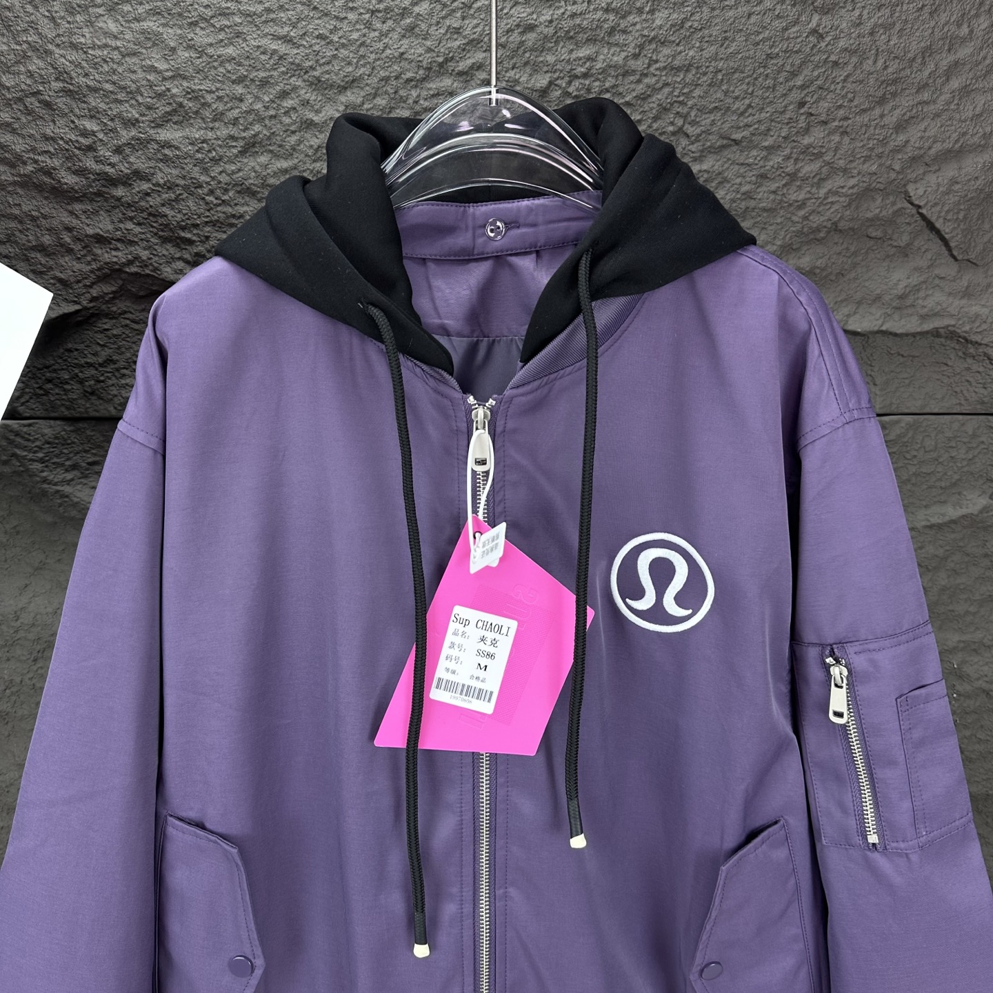 LuLU 2025’s High-End Embroidered Couple Jacket: Features, Quality, and Style - 图片 5