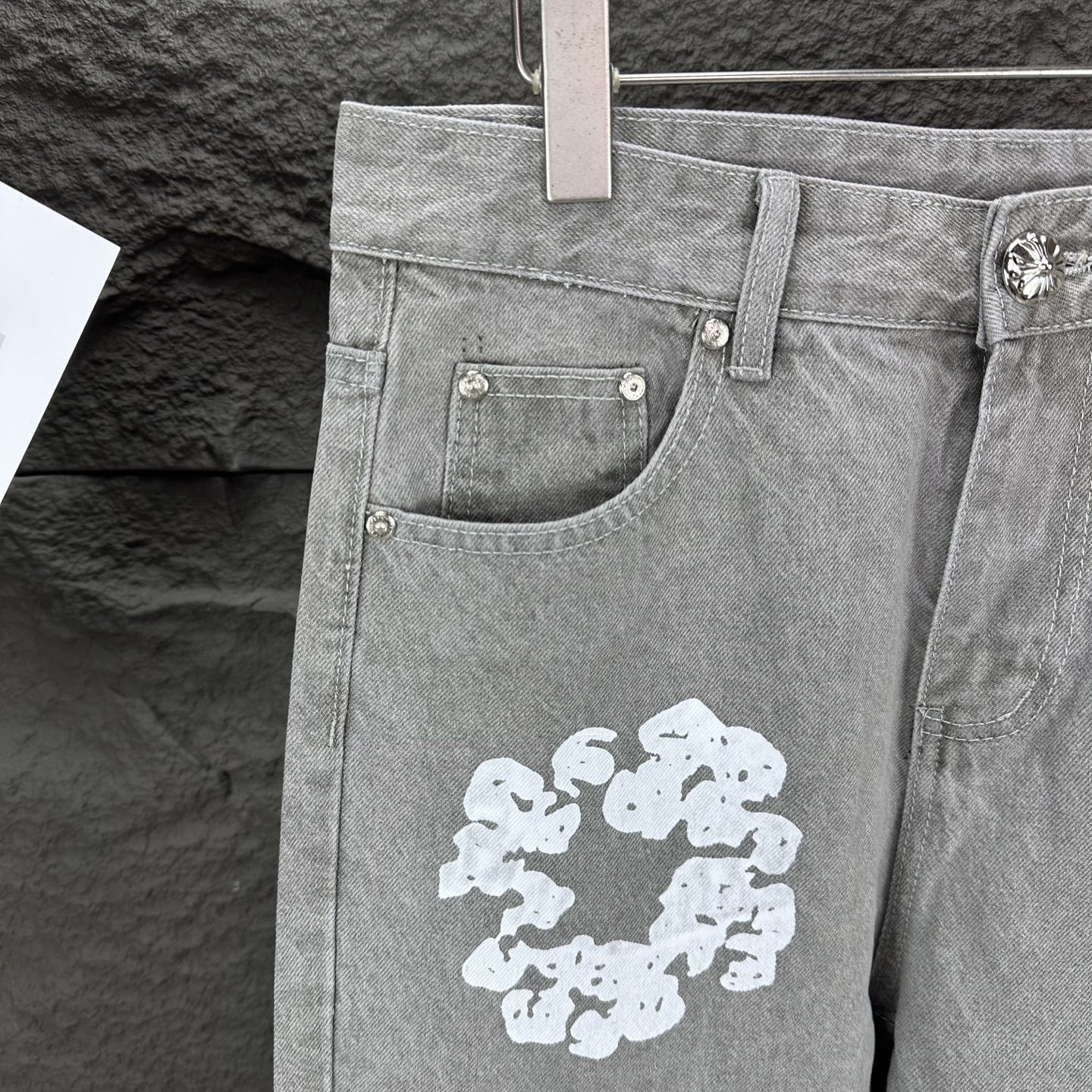 Emerald Cotton Couple’s Water Wash Jeans: High-End Quality in Different Styles - 图片 4