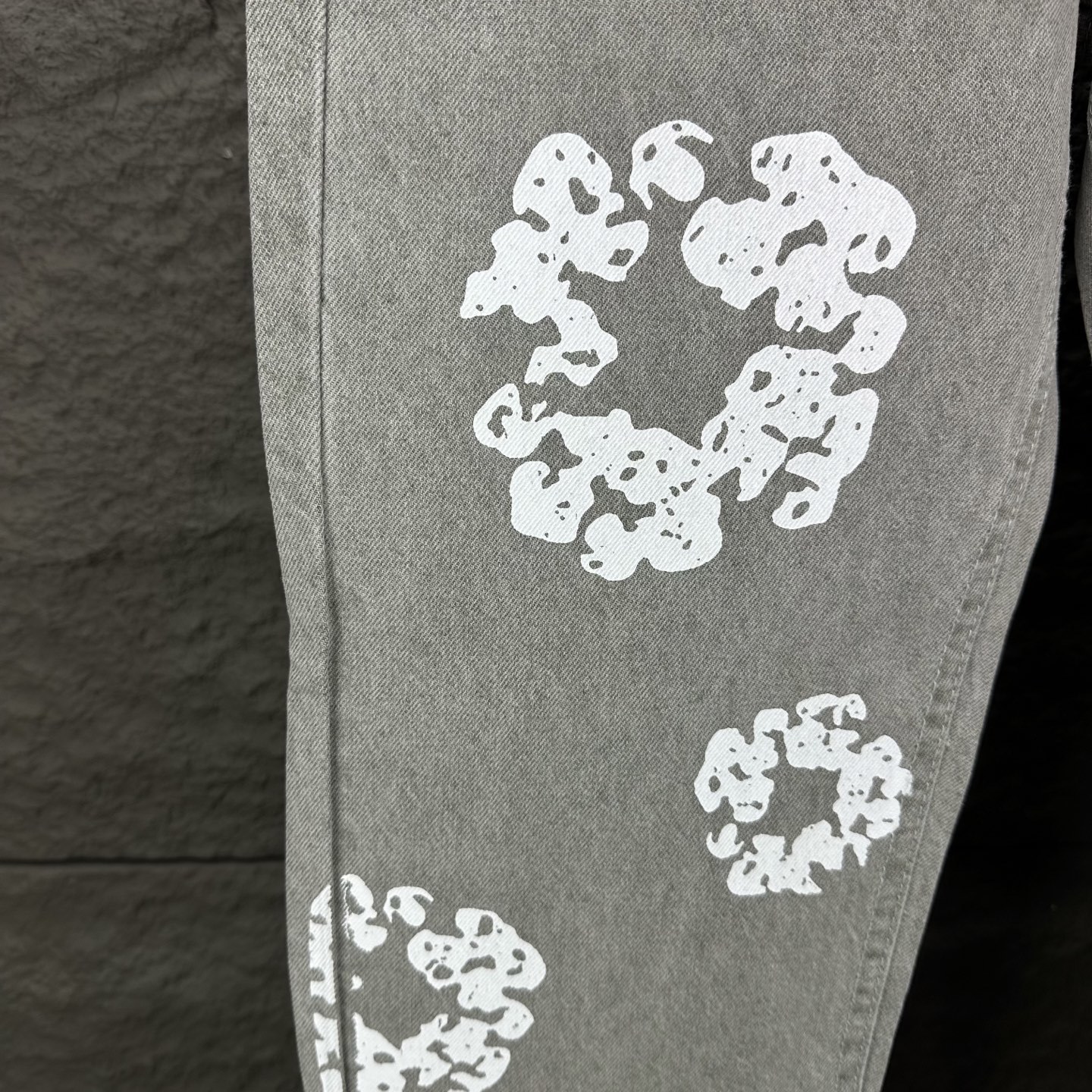 Emerald Cotton Couple’s Water Wash Jeans: High-End Quality in Different Styles - 图片 7