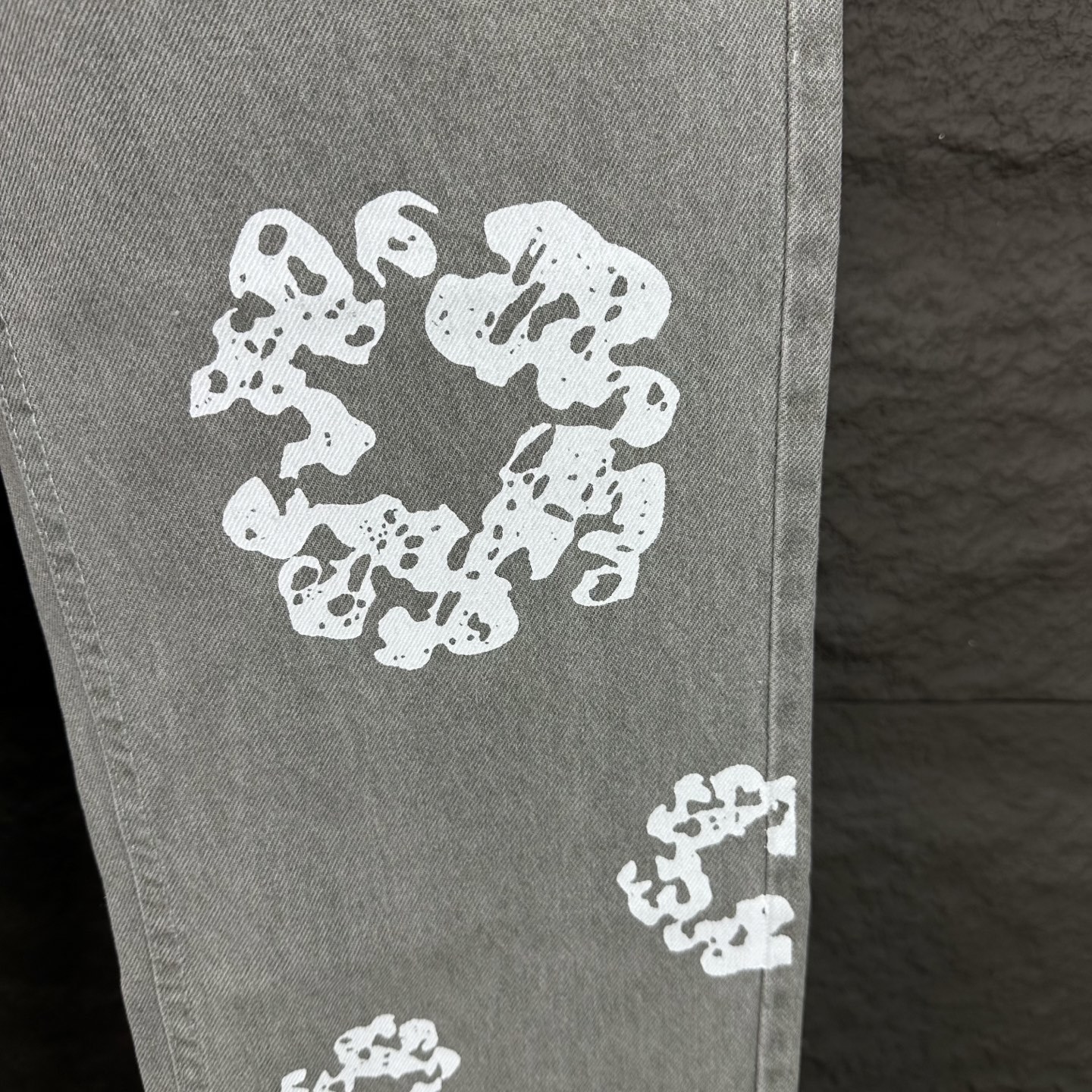 Emerald Cotton Couple’s Water Wash Jeans: High-End Quality in Different Styles - 图片 8