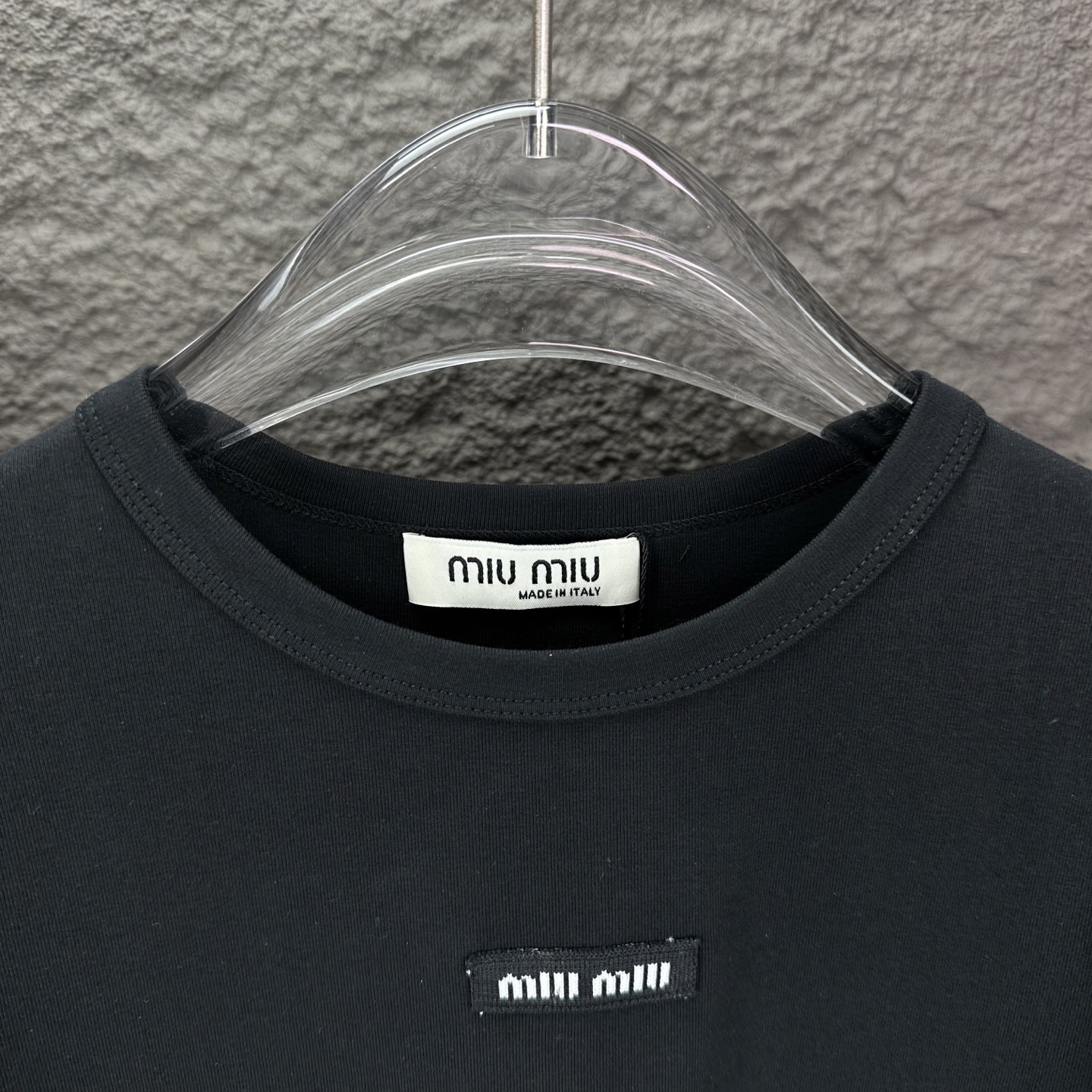 High-end MiU MiU 2025 Logo T-shirt with Embroidery – 242. - 图片 3
