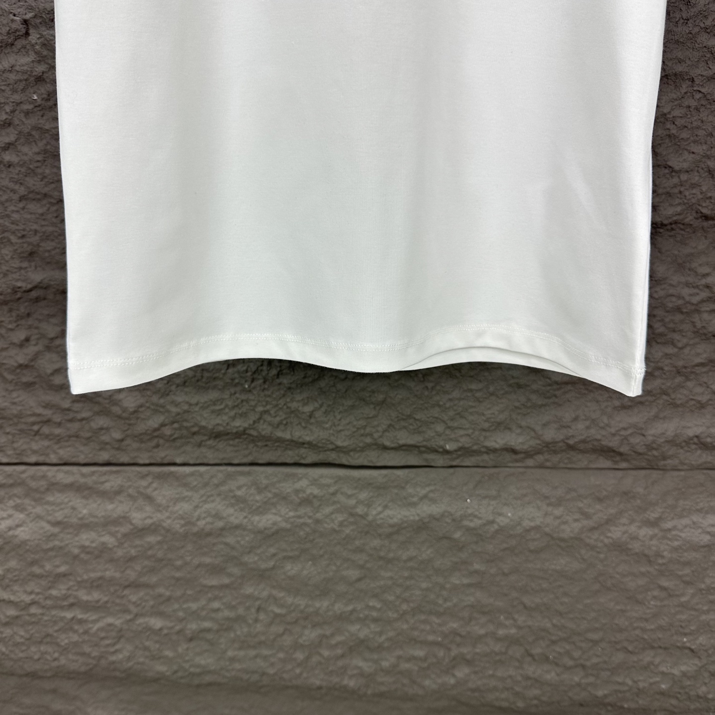 High-end MiU MiU 2025 Embroidery Logo T-shirt in Black and White – Premium Quality - 图片 6