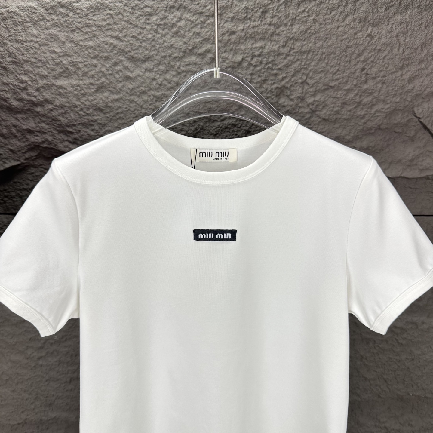 High-end MiU MiU 2025 Embroidery Logo T-shirt in Black and White – Premium Quality - 图片 5