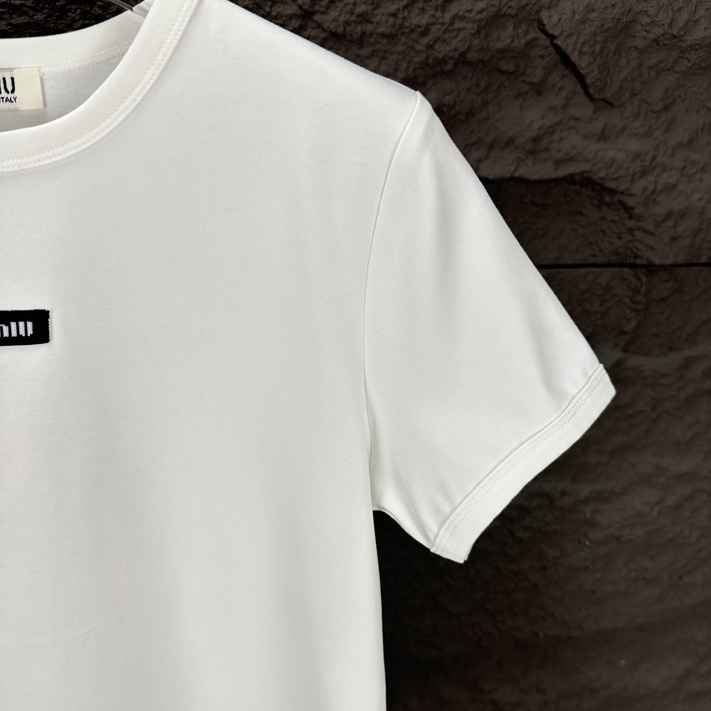 High-end MiU MiU 2025 Embroidery Logo T-shirt in Black and White – Premium Quality - 图片 4