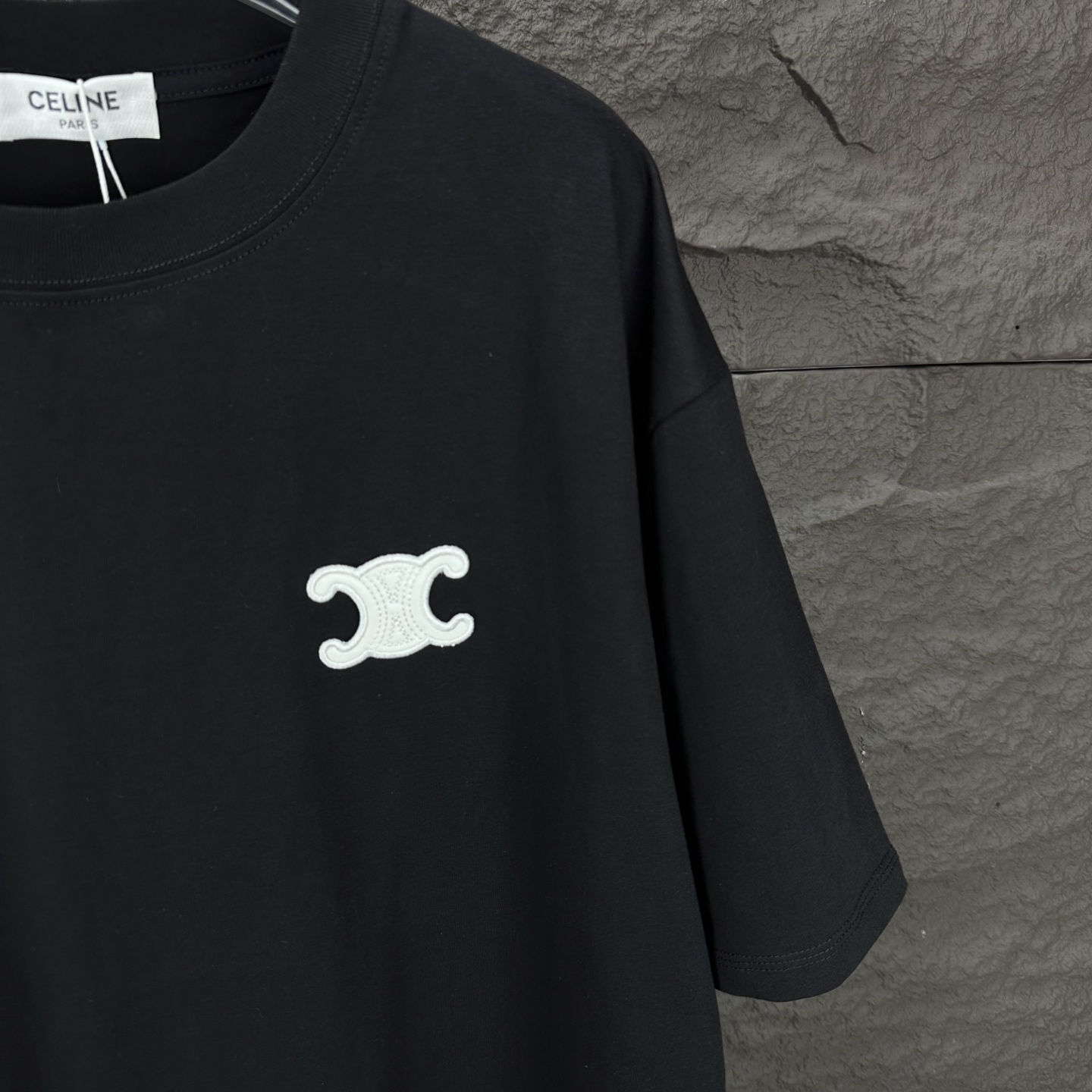 High-End 2025 Céline Embroidery Logo T-shirt for Couples in Black and White - 图片 4