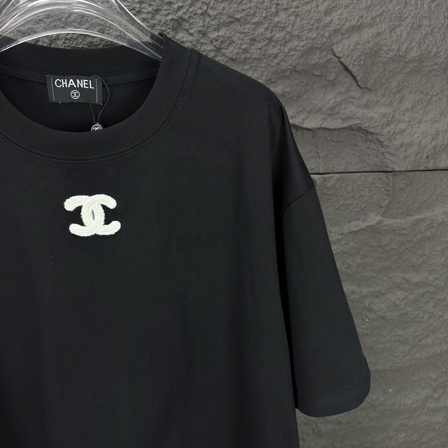 Chanel 2025 Embroidered Couples T-shirt: High-End Fashion with Premium Quality - 图片 4
