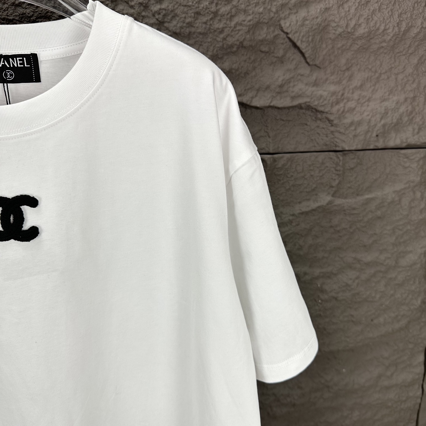 Chanel 2025 Embroidered Couples T-shirt: High-end Fashion with Digital Printing - 图片 4