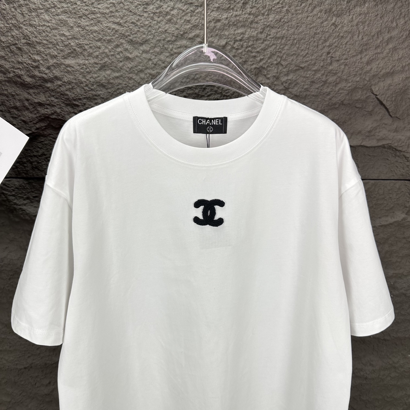 Chanel 2025 Embroidered Couples T-shirt: High-end Fashion with Digital Printing - 图片 5