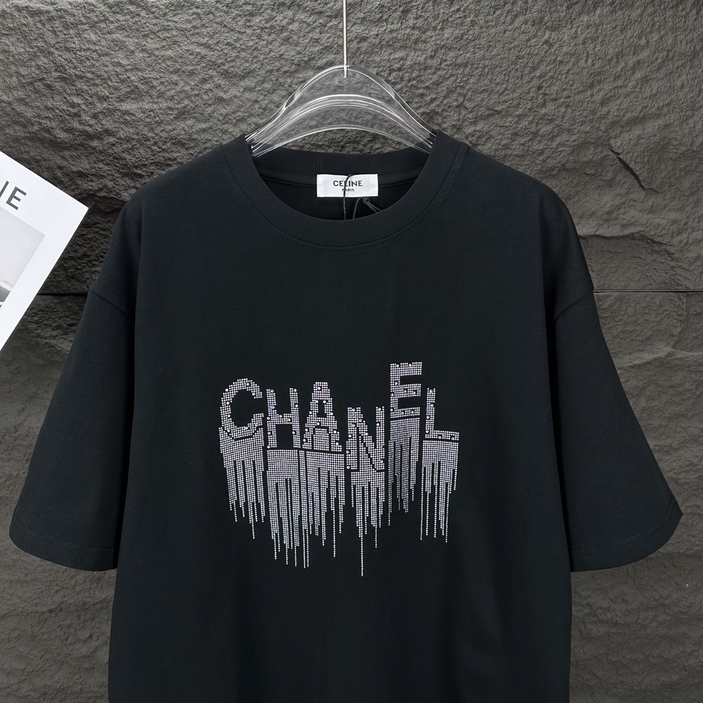 Chanel 2025 Hot Logo Couple T-Shirt: High-End Fashion in Black and White - 图片 5