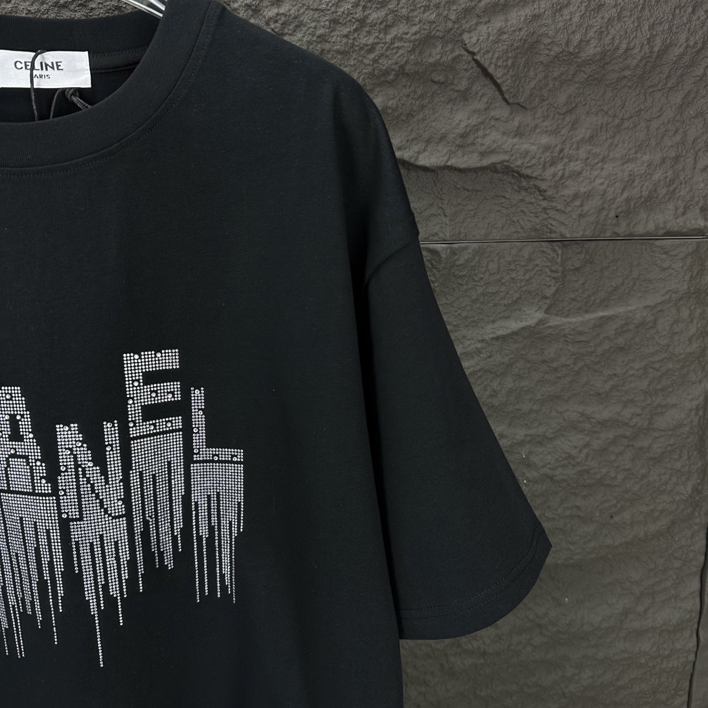 Chanel 2025 Hot Logo Couple T-Shirt: High-End Fashion in Black and White - 图片 4