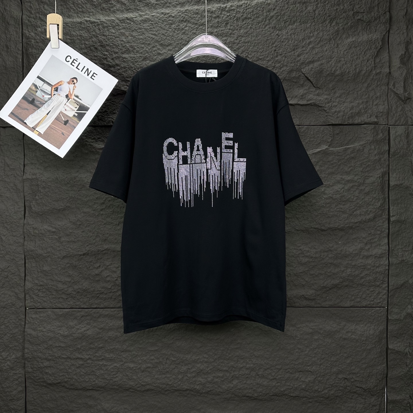 Chanel 2025 Hot Logo Couple T-Shirt: High-End Fashion in Black and White - 图片 1