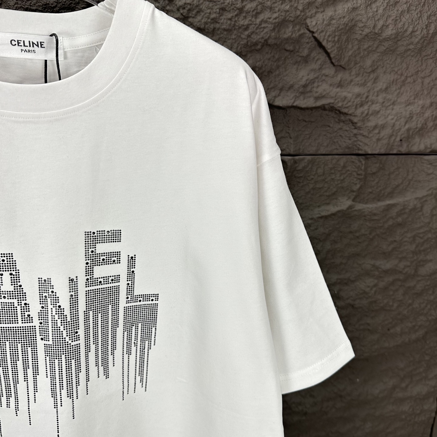 Chanel’s 2025 High-End Logo Couple T-Shirt: Fashionable, High-Quality, Unisex - 图片 4