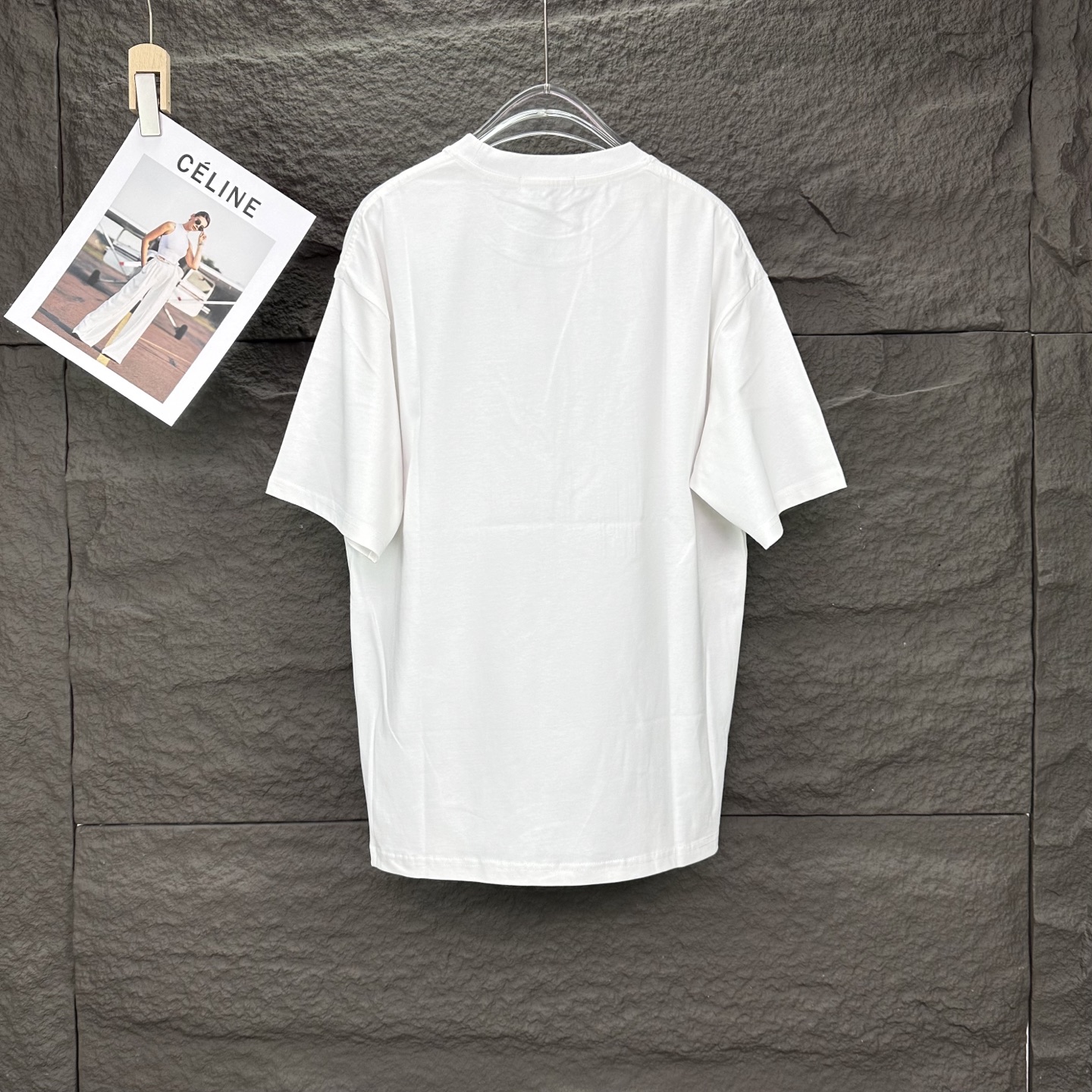 Chanel’s 2025 High-End Logo Couple T-Shirt: Fashionable, High-Quality, Unisex - 图片 2