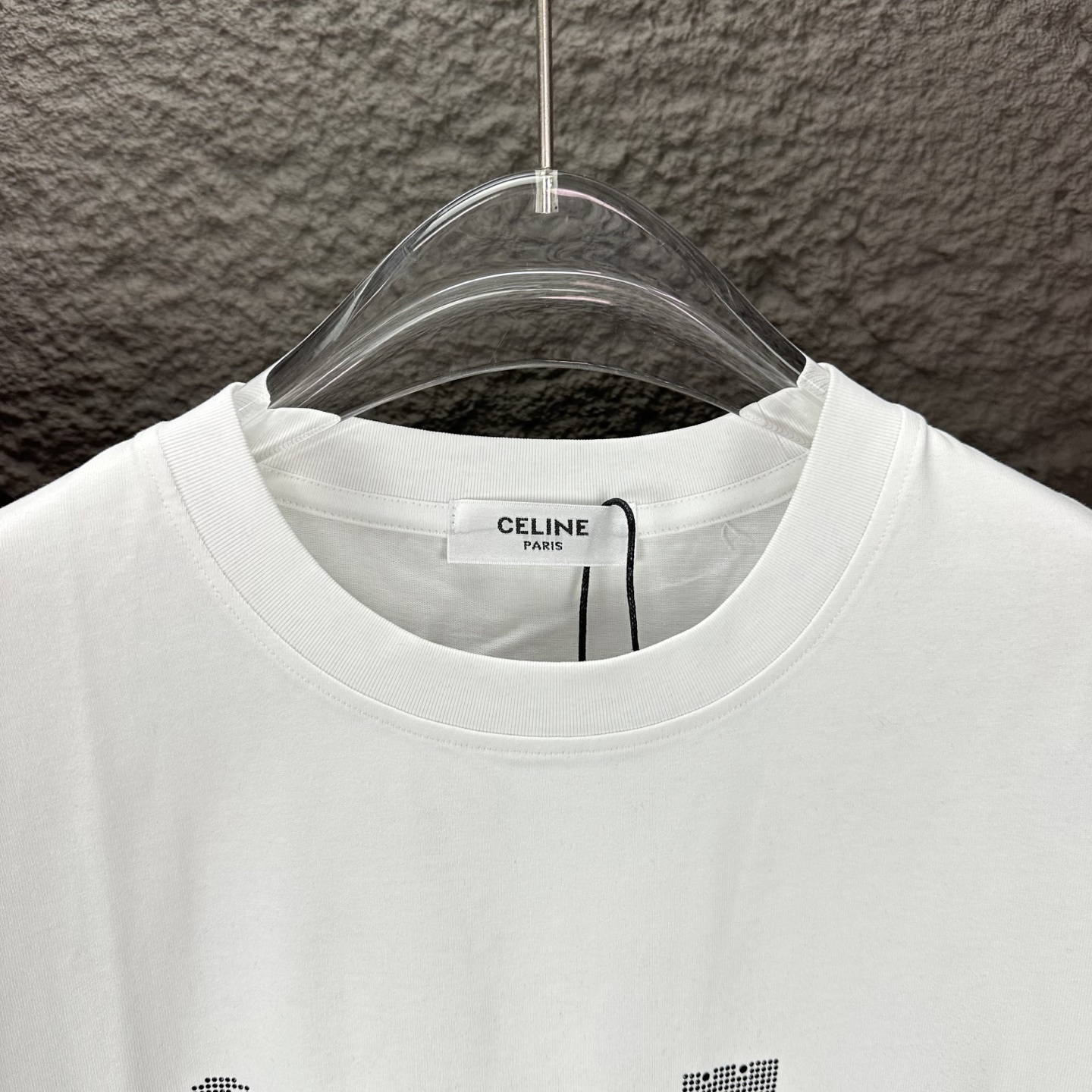 Chanel’s 2025 High-End Logo Couple T-Shirt: Fashionable, High-Quality, Unisex - 图片 3