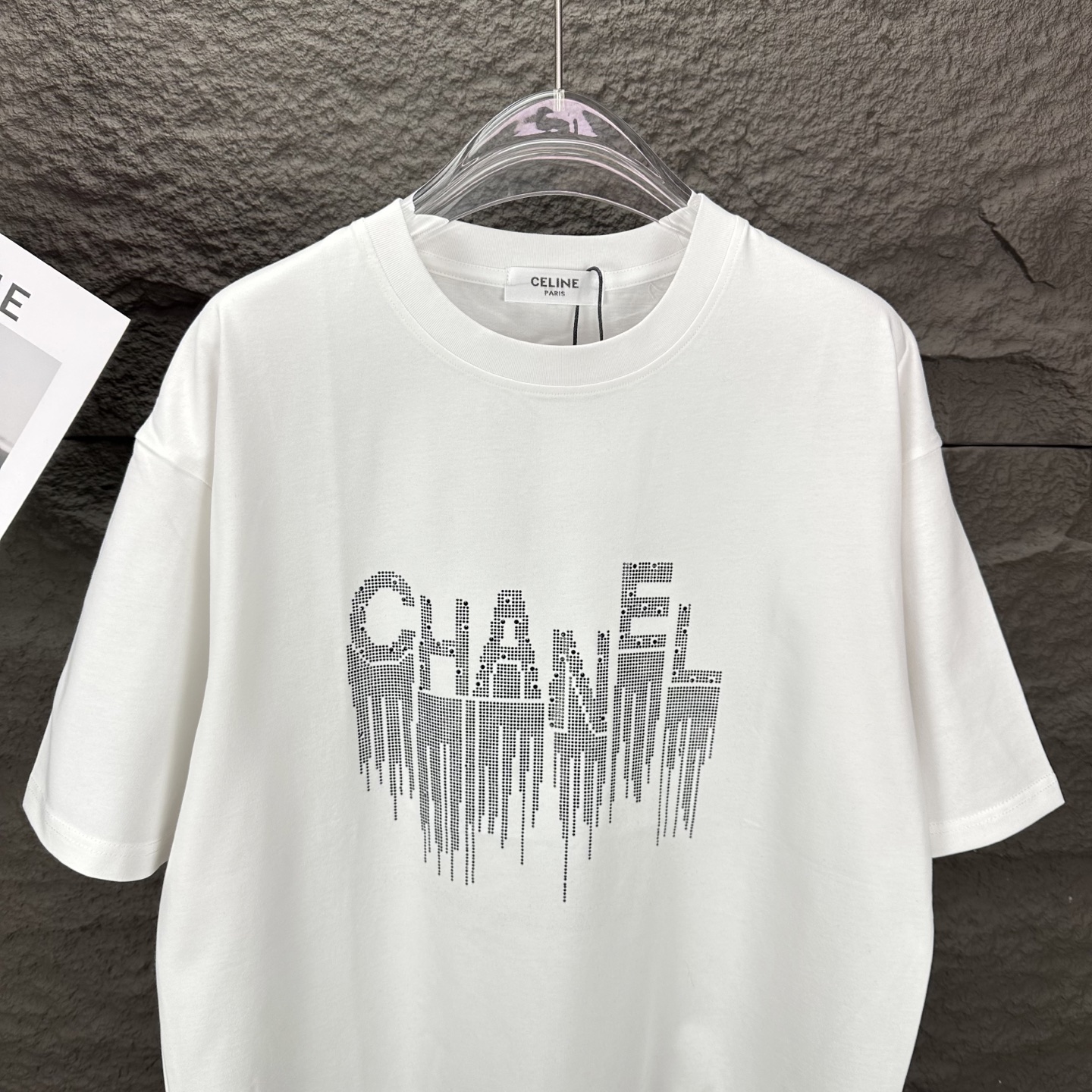 Chanel’s 2025 High-End Logo Couple T-Shirt: Fashionable, High-Quality, Unisex - 图片 5
