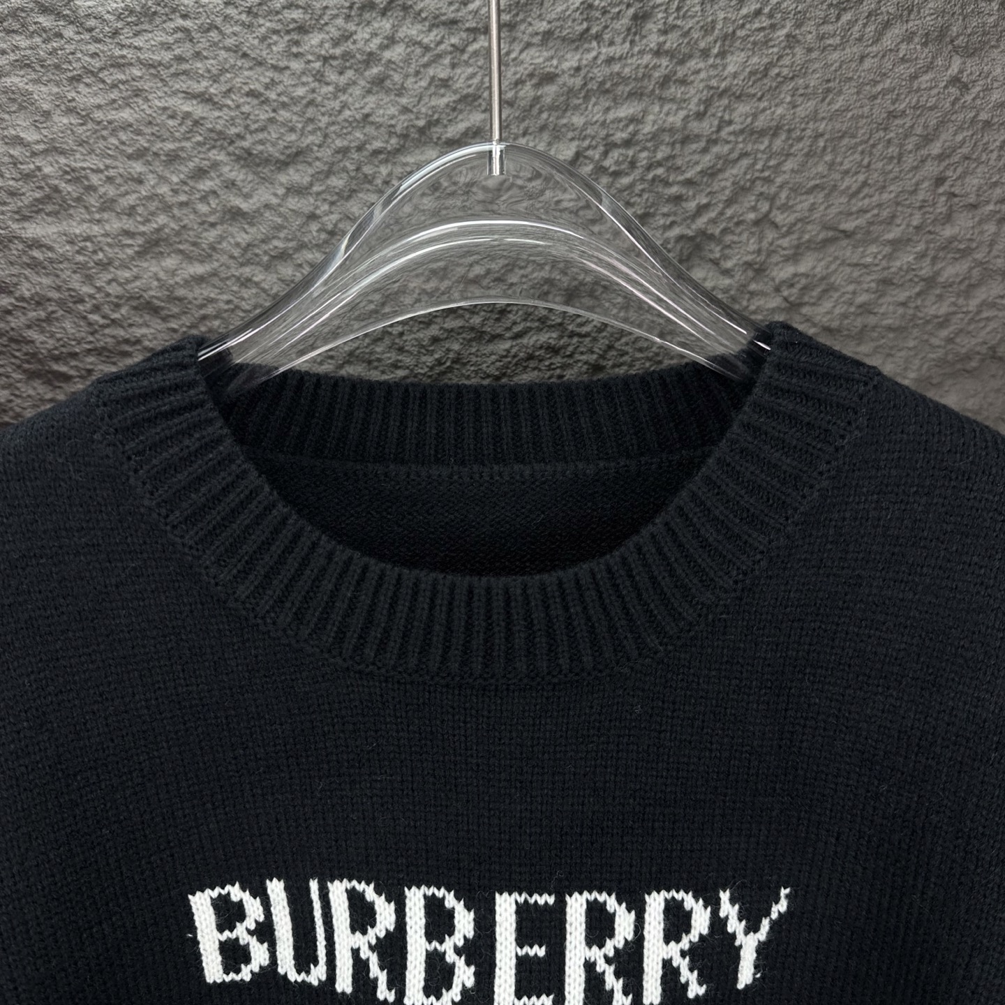 High-End Couple’s Sweater: Barbara 2025 Letter Logo, Wool Blend, Fashionable and Comfortable - 图片 3