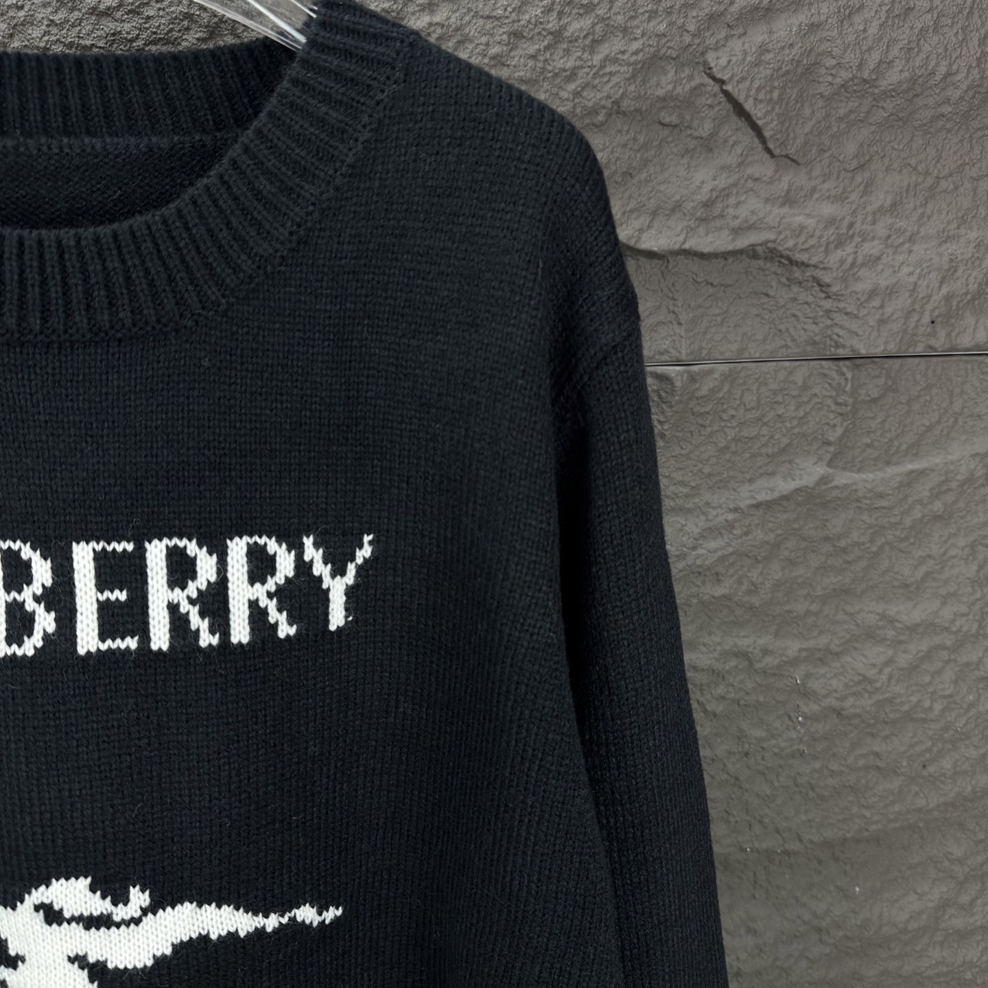 High-End Couple’s Sweater: Barbara 2025 Letter Logo, Wool Blend, Fashionable and Comfortable - 图片 4