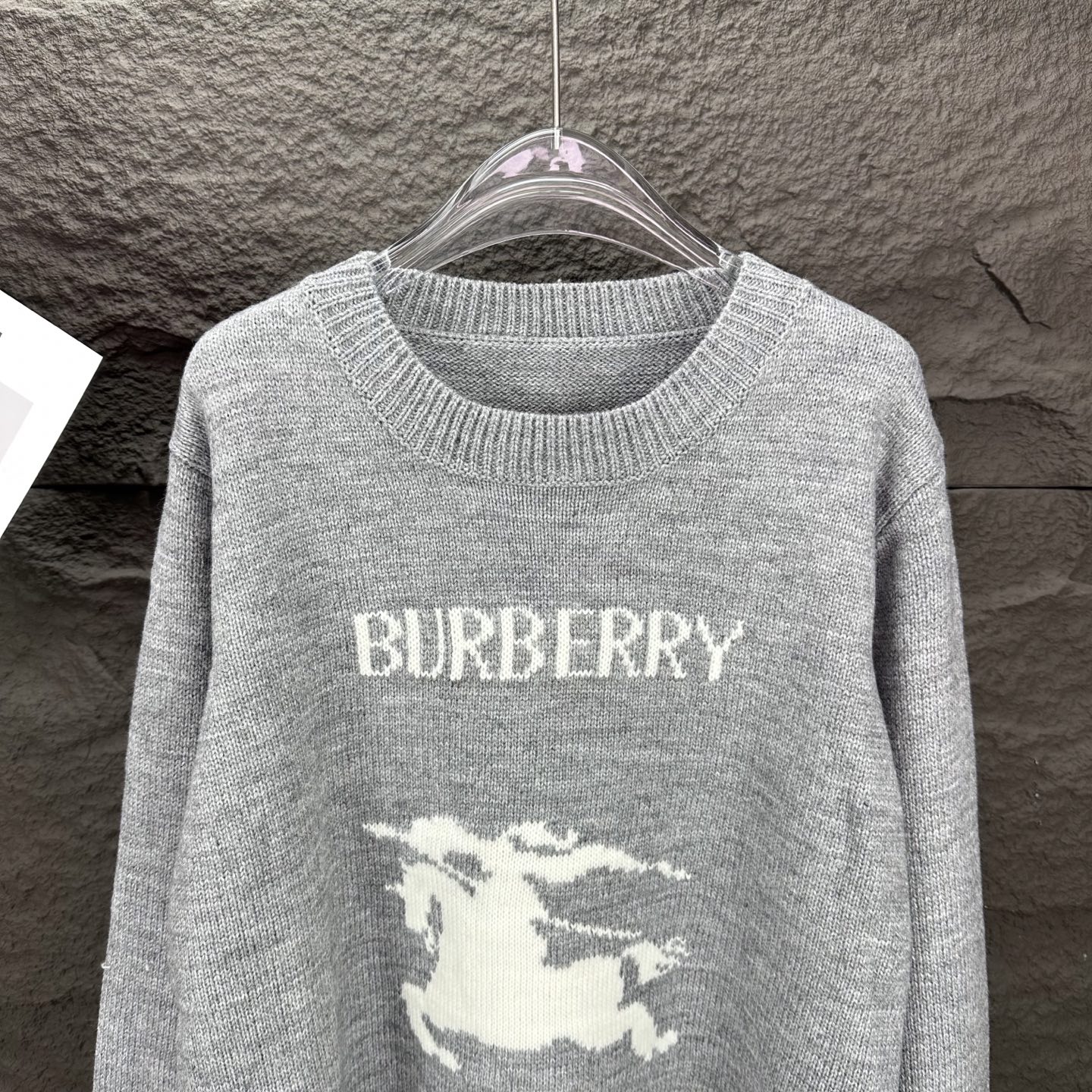 High-end Unisex Sweater: Barbara 2025 Letter Logo Couple’s Sweater in Black and Gray - 图片 5