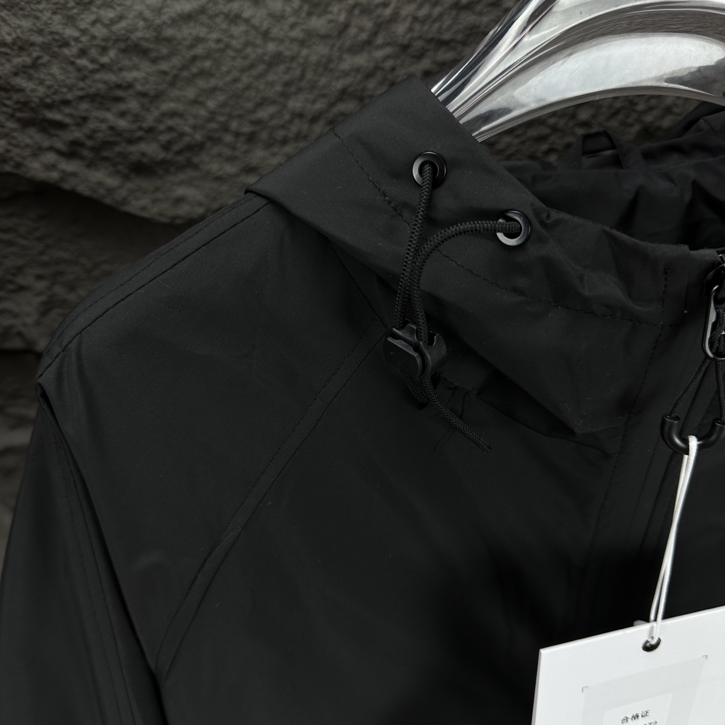 High-End Waterproof Hooded Zipper Jacket for Men and Women – 2025 Collection - 图片 7