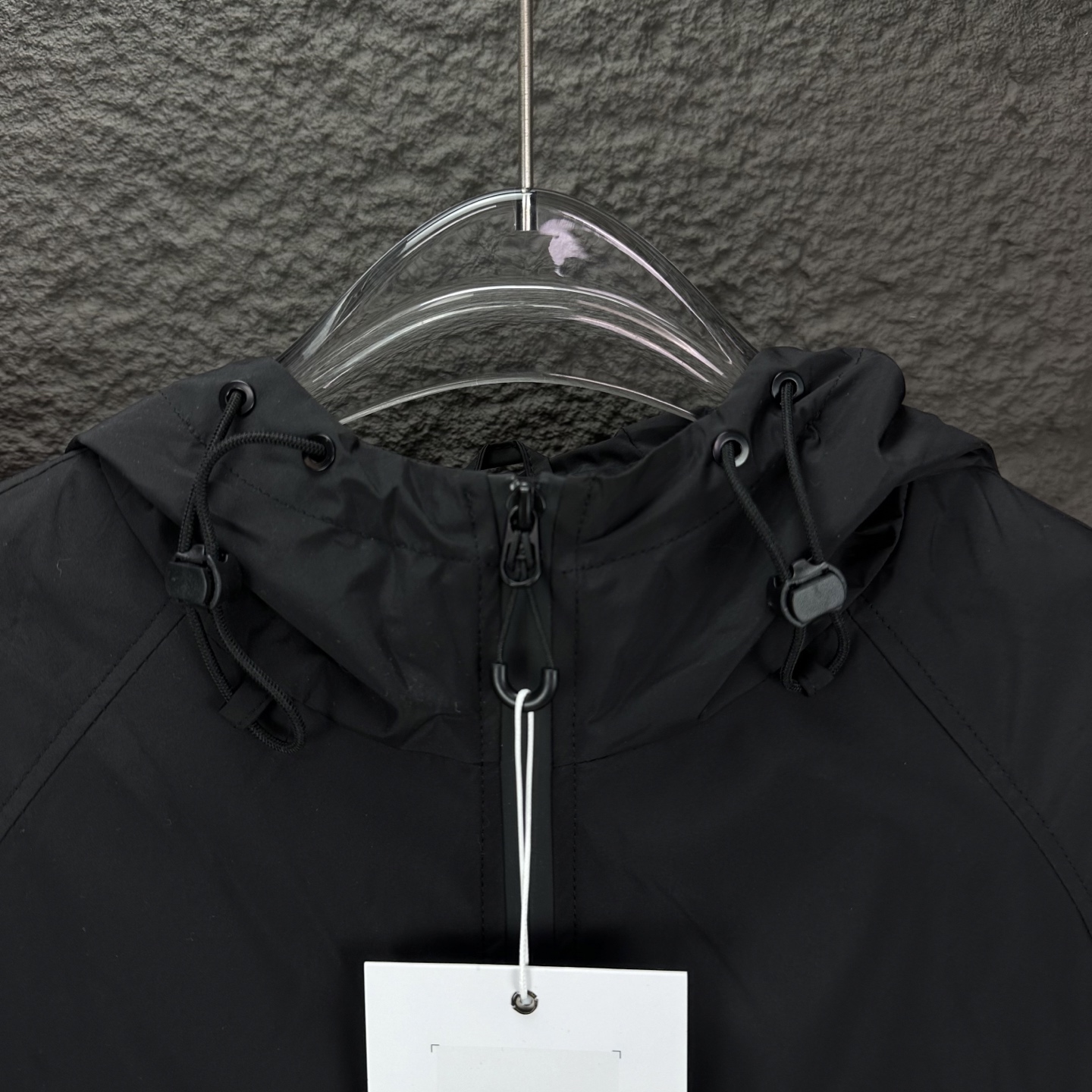 High-End Waterproof Hooded Zipper Jacket for Men and Women – 2025 Collection - 图片 3