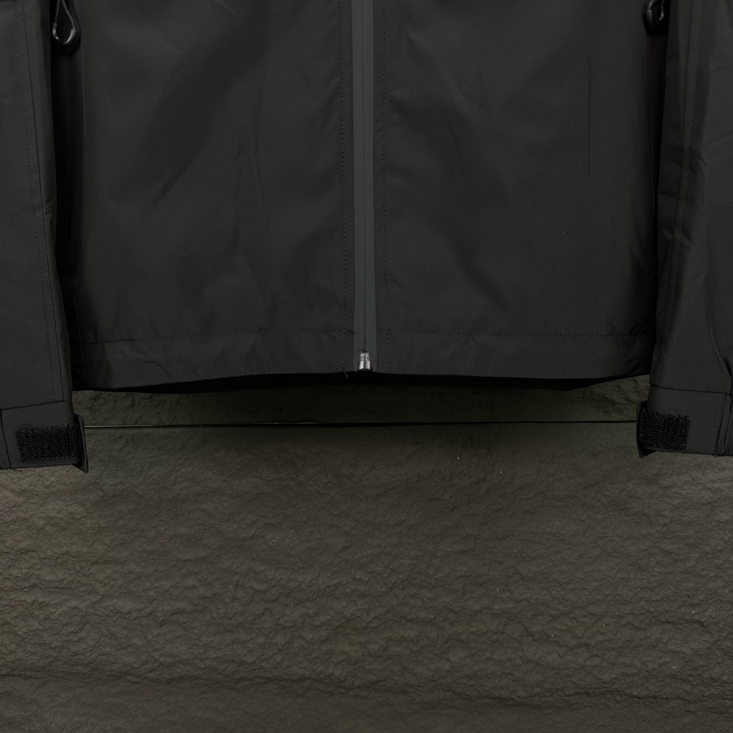 High-End Waterproof Hooded Zipper Jacket for Men and Women – 2025 Collection - 图片 8