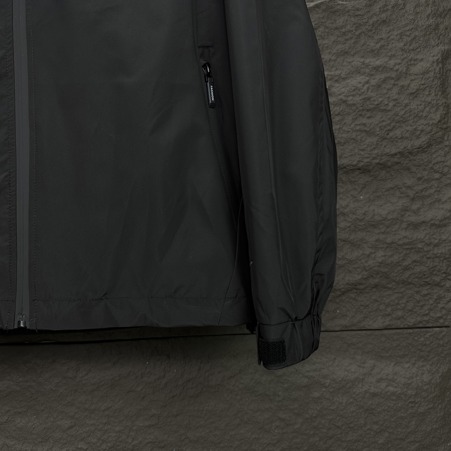High-End Waterproof Hood Zipper Jacket with New Logo for 2025 - 图片 9