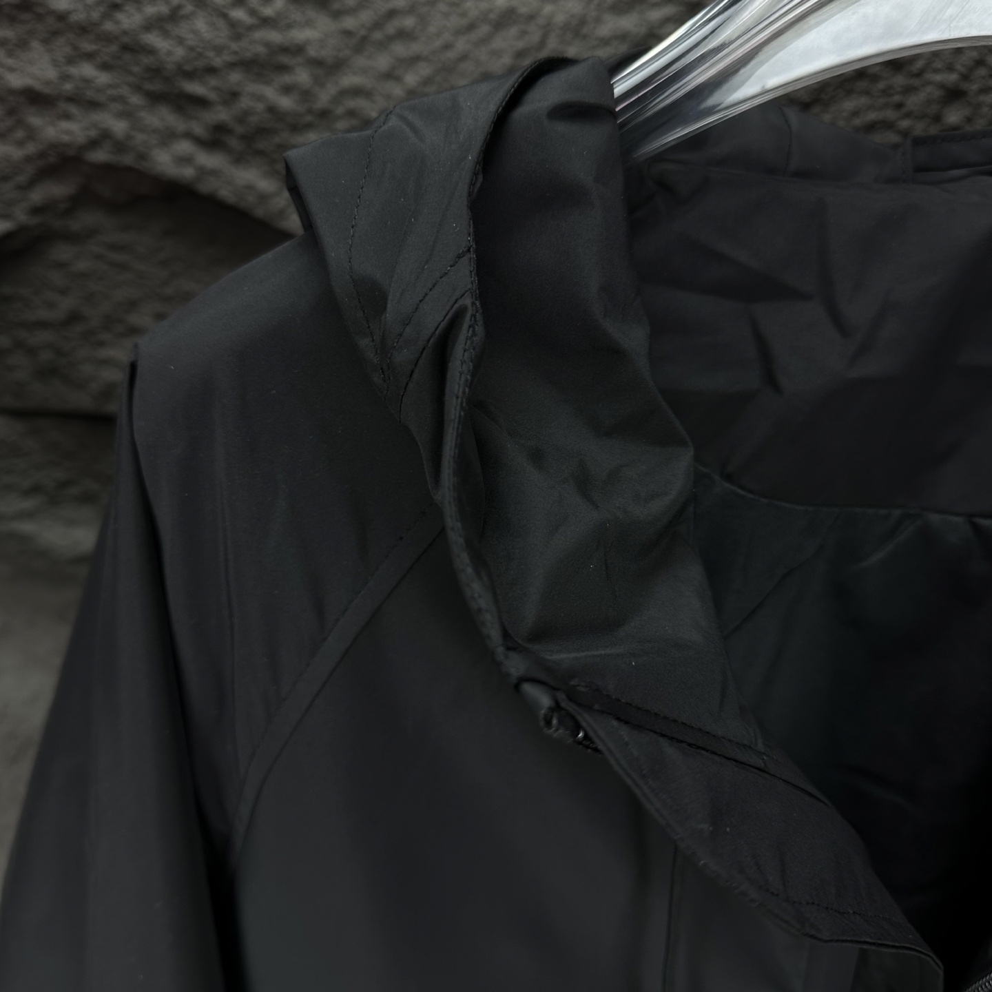 High-End Waterproof Hood Zipper Jacket with New Logo for 2025 - 图片 7