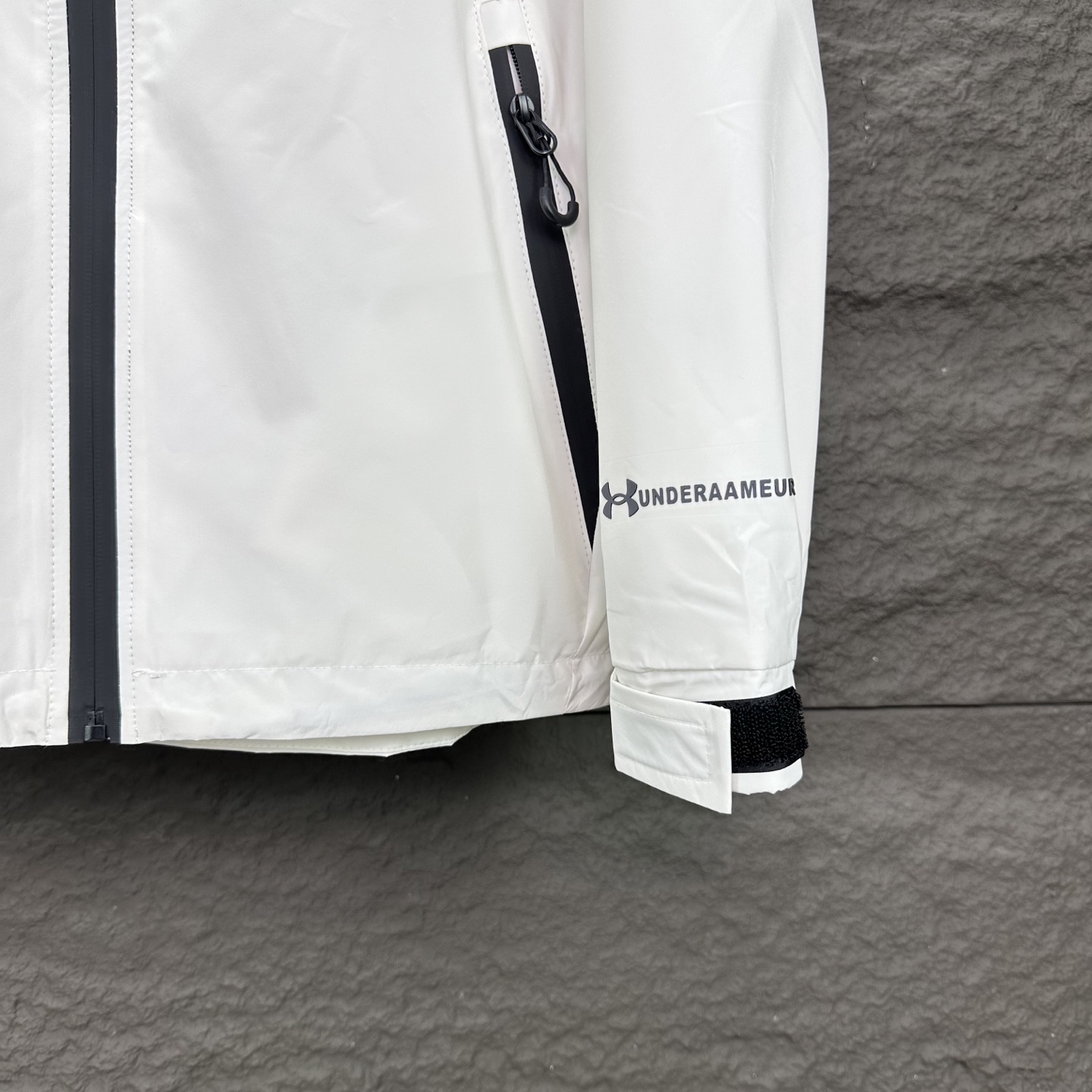 High-end Waterproof Hood Zipper Jacket for Couples with Reflecting Logo - 图片 9