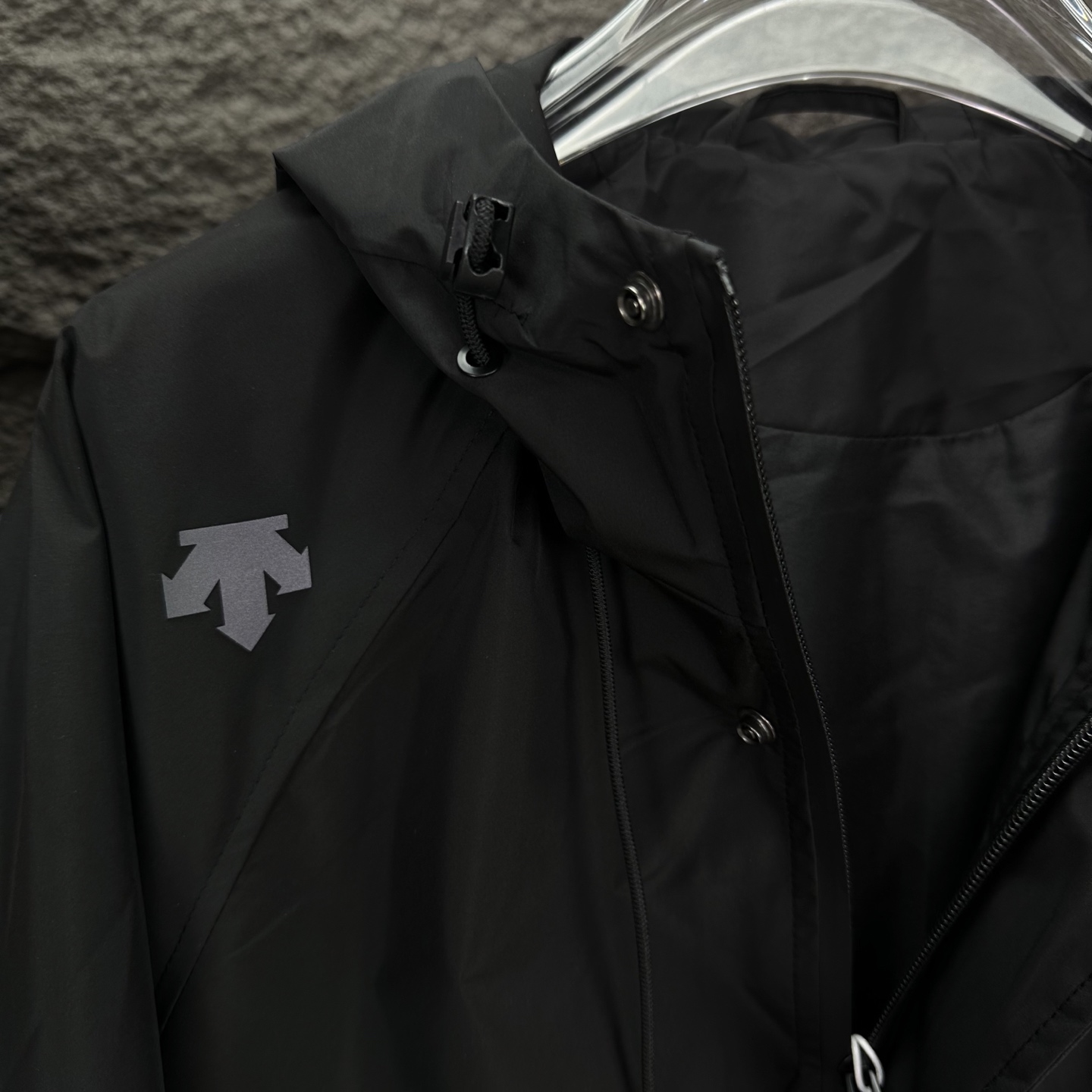 High-End Waterproof Reflective Zipper Jacket for Couples: Disanter’s Latest Design - 图片 7