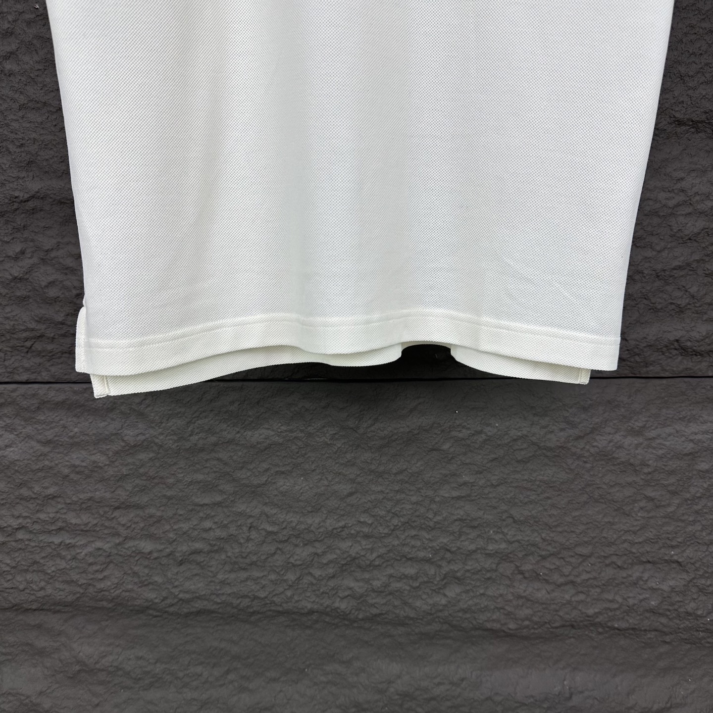 High-End Gucci 2025 New Bag Embroidered Short Sleeves: Fashionable Unisex Apparel - 图片 7