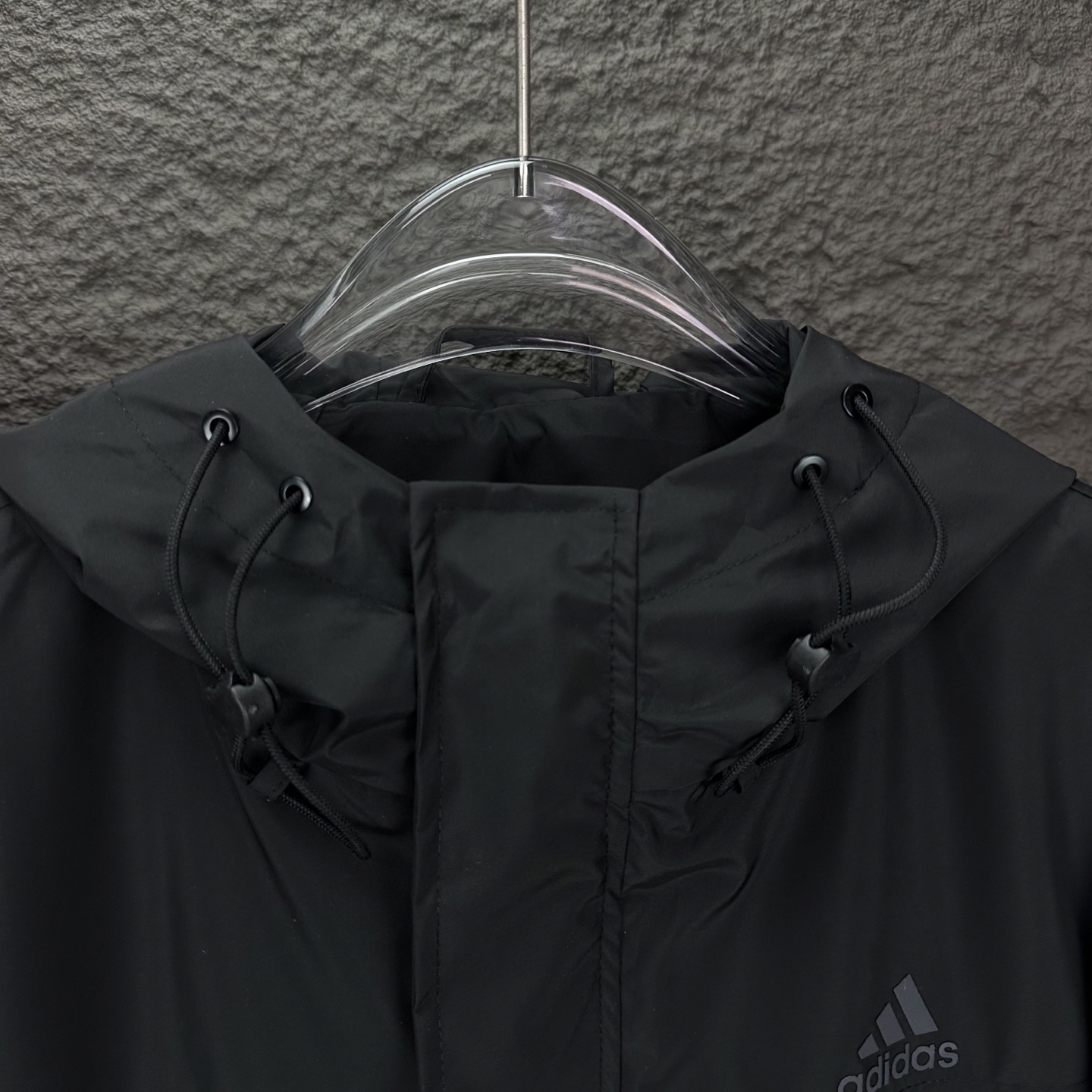 Adi’s 2025 Waterproof Hood Zipper Jacket: High-End Couple’s Fashion in Black and White - 图片 3