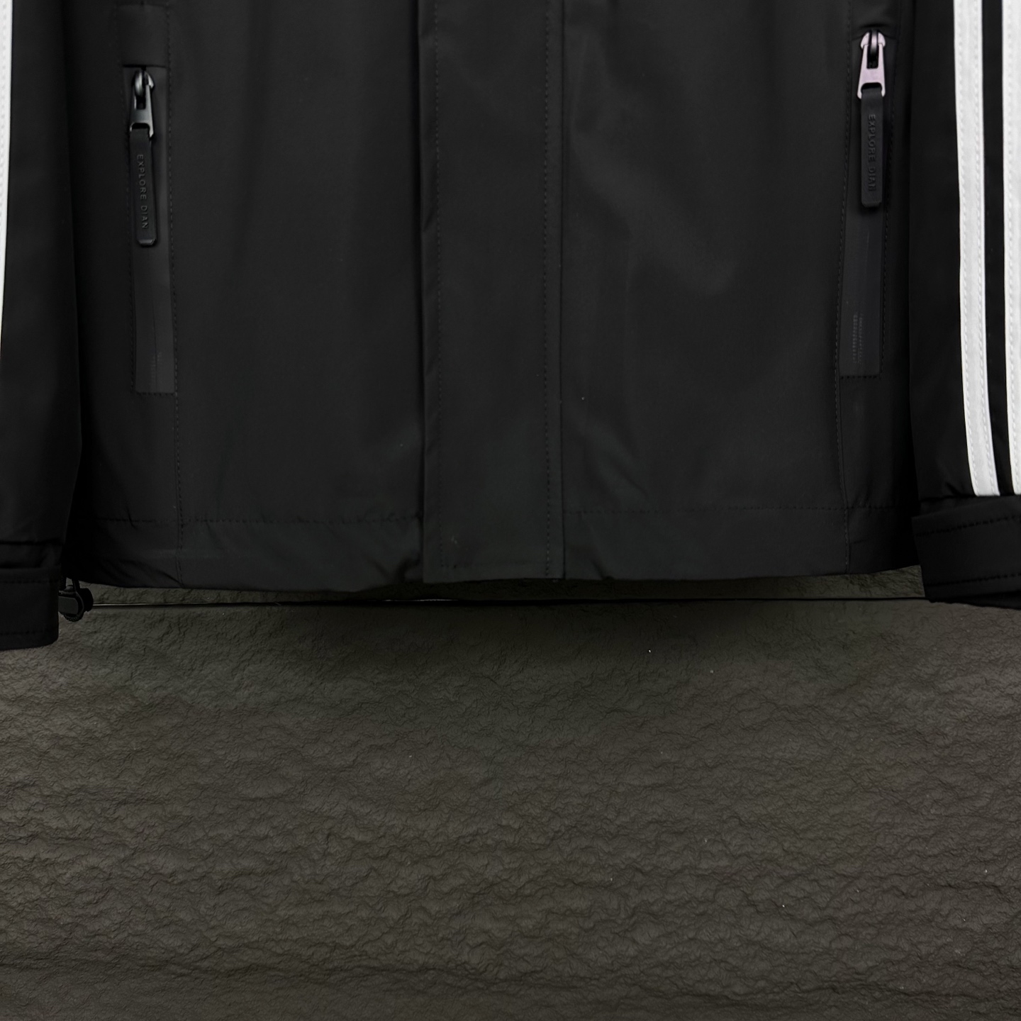 Adi’s 2025 Waterproof Hood Zipper Jacket: High-End Couple’s Fashion in Black and White - 图片 8