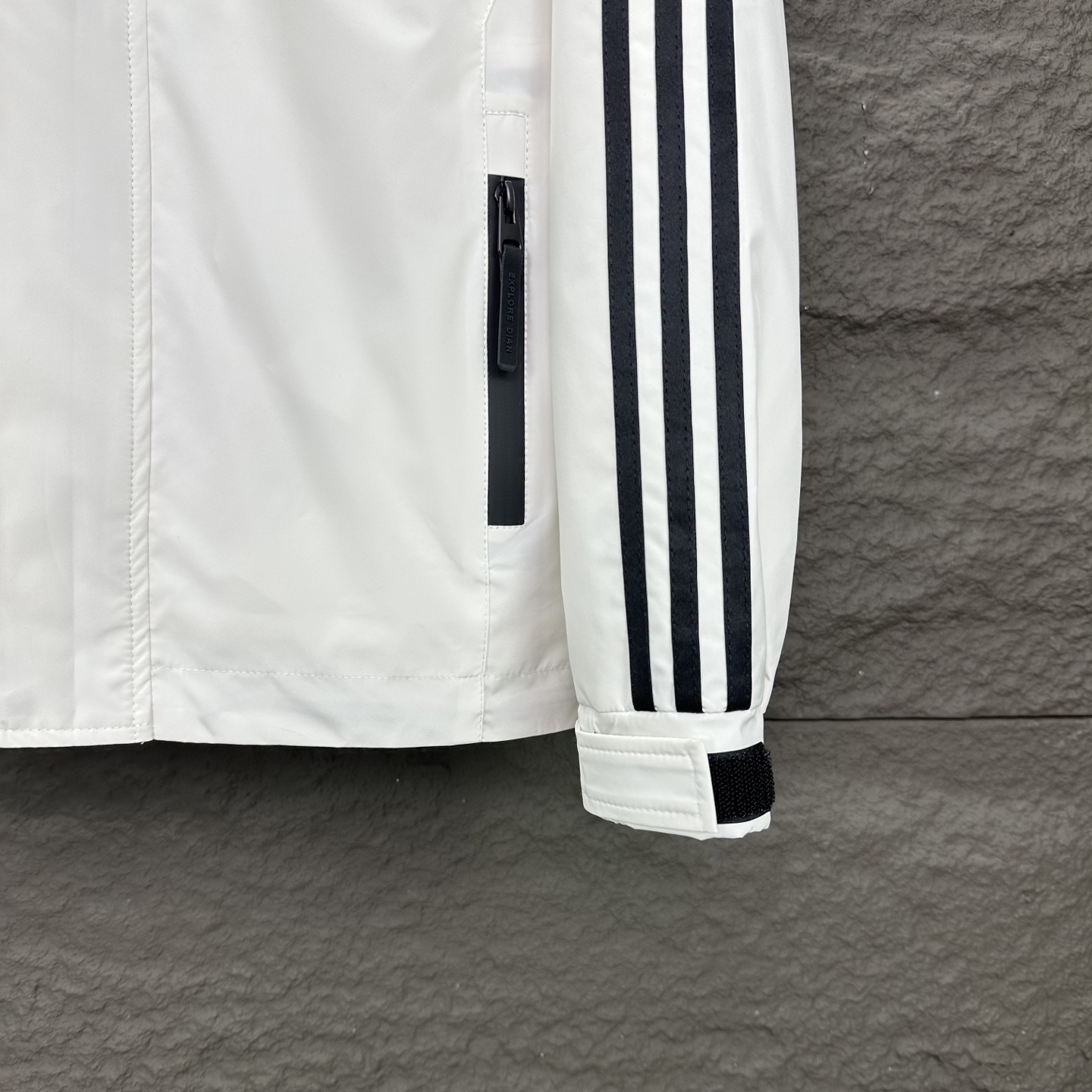 High-End Waterproof Hood Zipper Jacket with Reflecting Logo for Couples - 图片 9