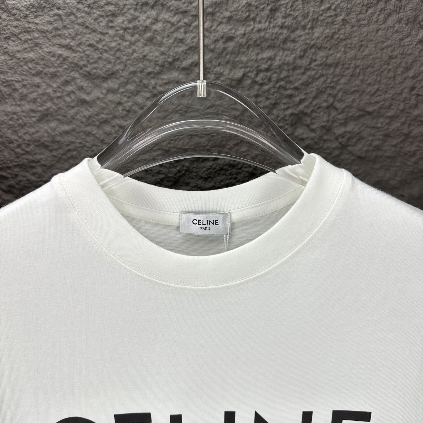 High-End 2025 Céline Couples T-Shirts: Fashionable, High-Quality, Unisex Options - 图片 3