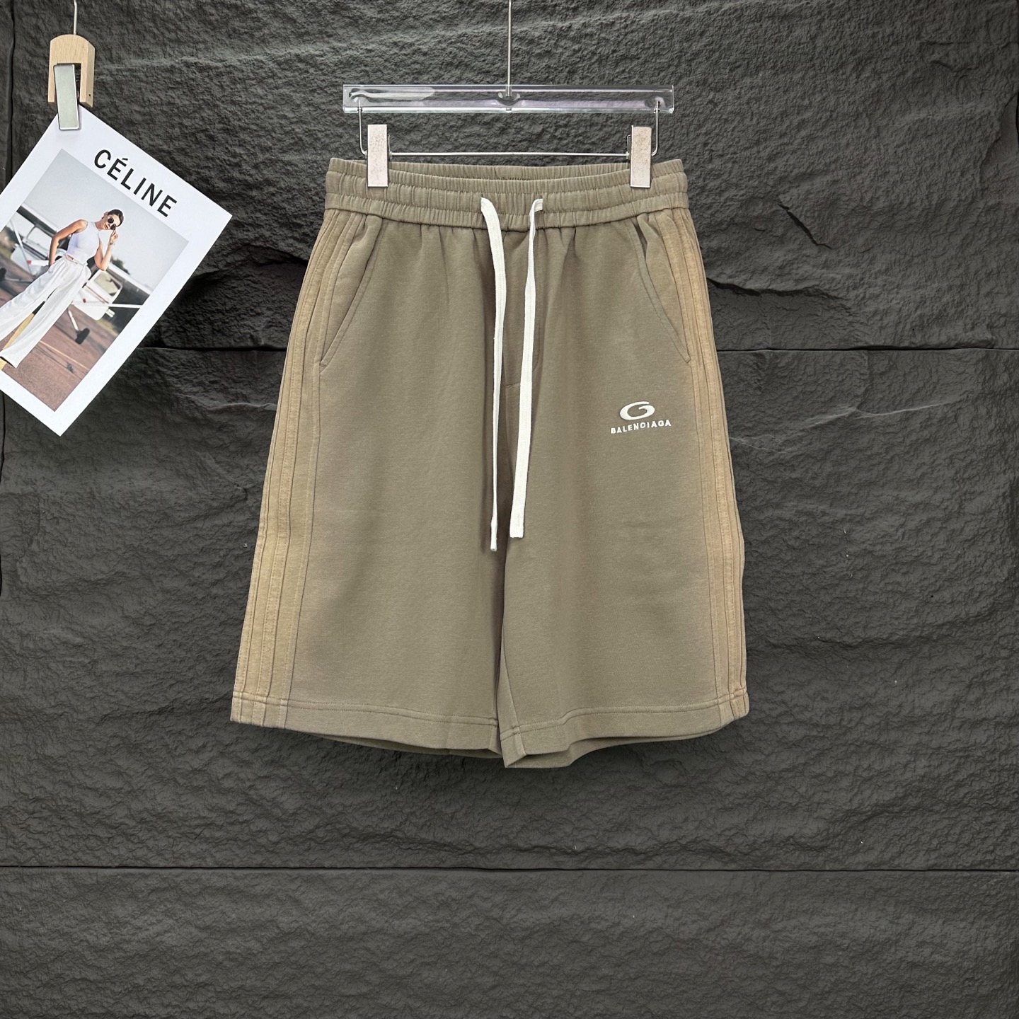 High-End 2025 Embroidered Logo Couple Shorts in Khaki, Sizes M-2XL - 图片 1