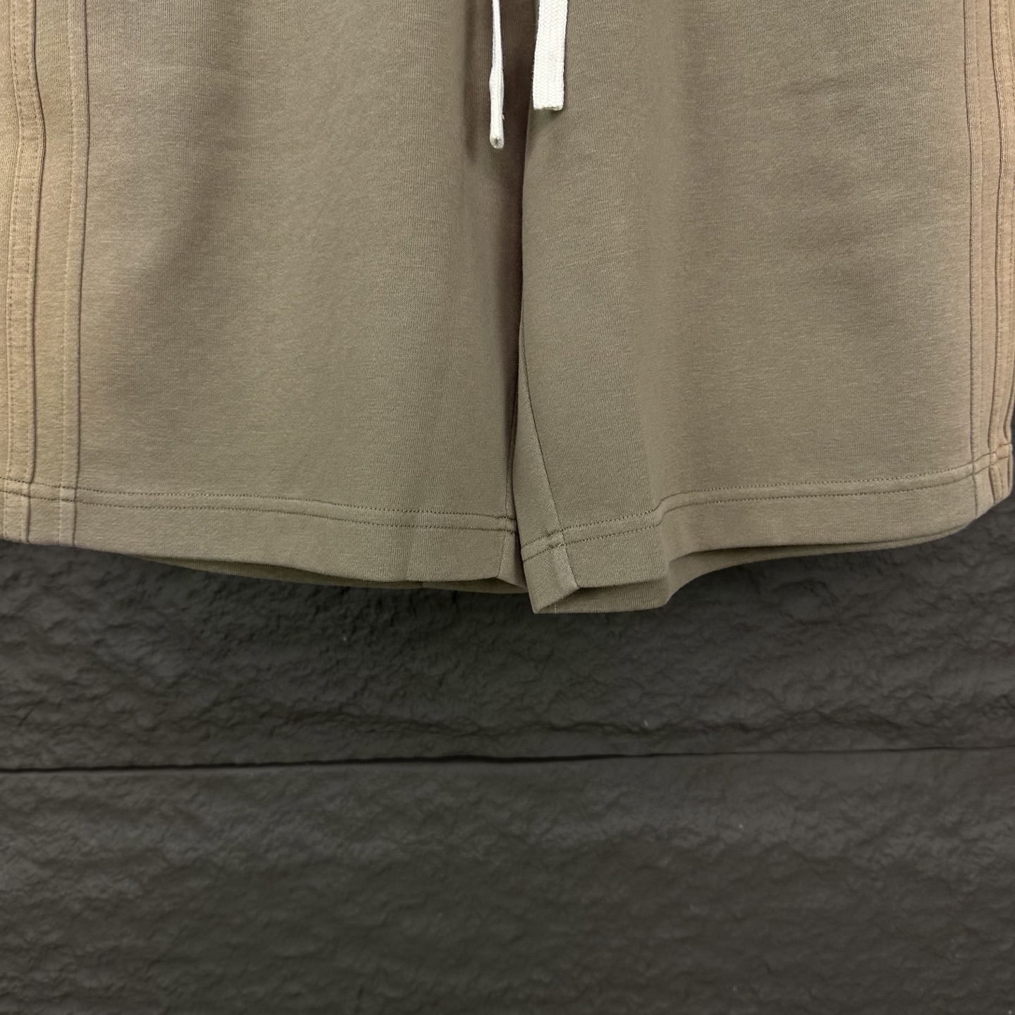 High-End 2025 Embroidered Logo Couple Shorts in Khaki, Sizes M-2XL - 图片 6