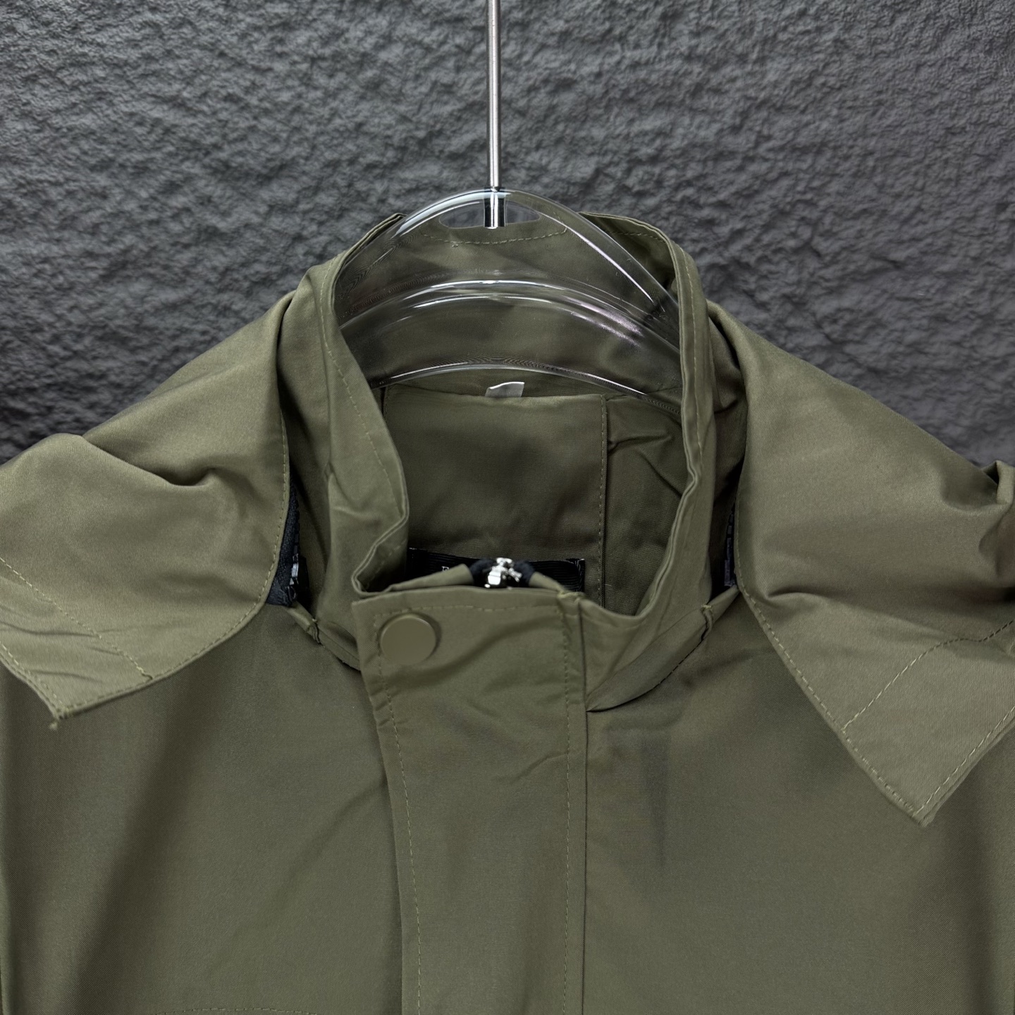 High-Quality Waterproof Jacket for Men and Women: 516 Collection - 图片 3