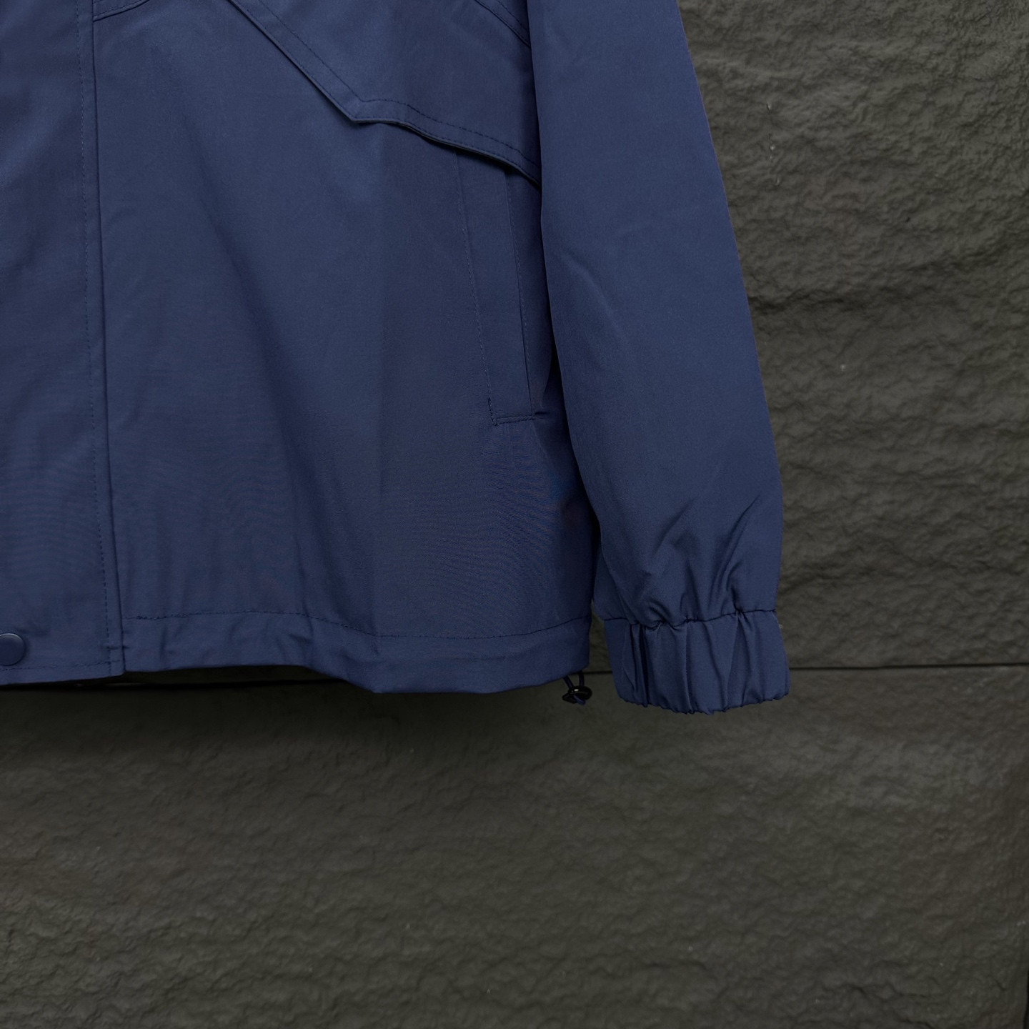 BOSS 2025 High-End Waterproof Jacket for Couples in Blue and Green - 图片 9